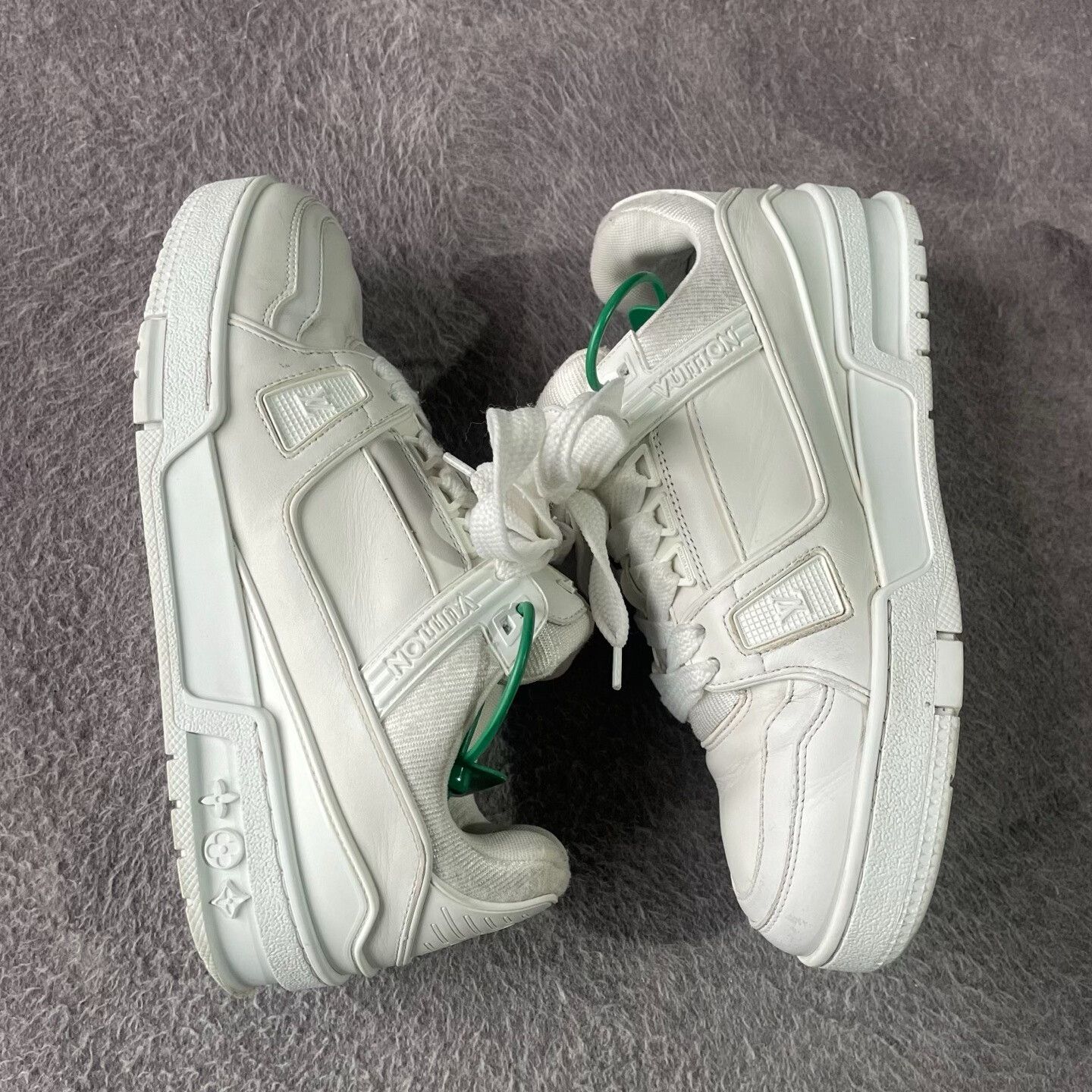 Louis Vuitton Louis Vuitton Training White Lowtop Sneakers 29 Women Size US 8 / IT 38 - 6 Thumbnail