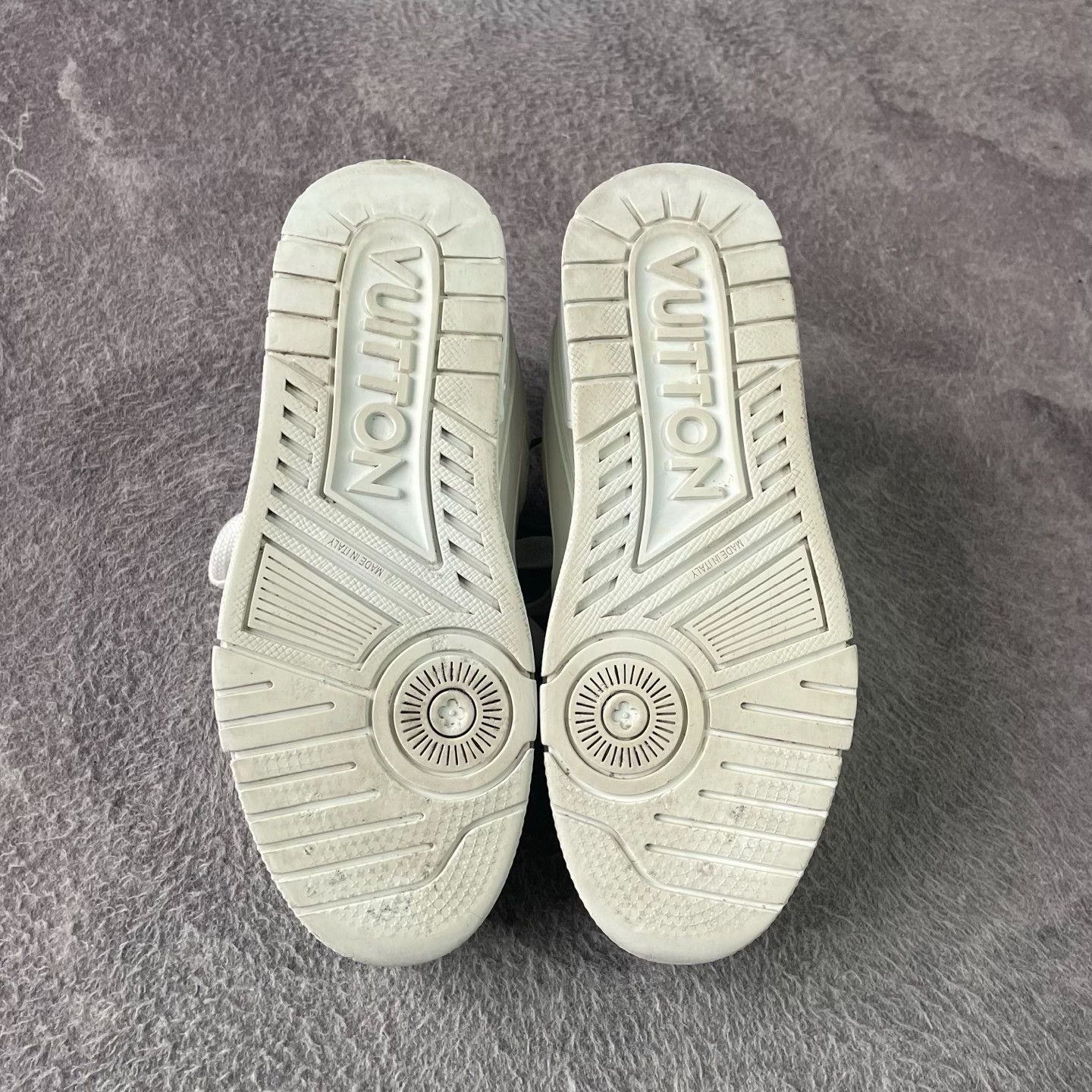 Louis Vuitton Louis Vuitton Training White Lowtop Sneakers 29 Women Size US 8 / IT 38 - 4 Thumbnail