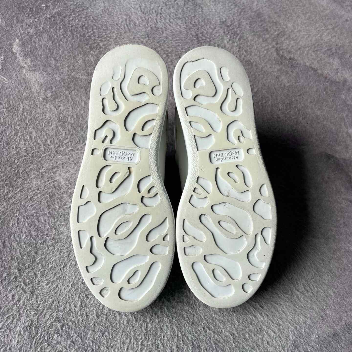 Alexander McQueen Alexander McQueen Laser White Lowtop Sneakers 37 Women Size US 6.5 / IT 36.5 - 4 Thumbnail