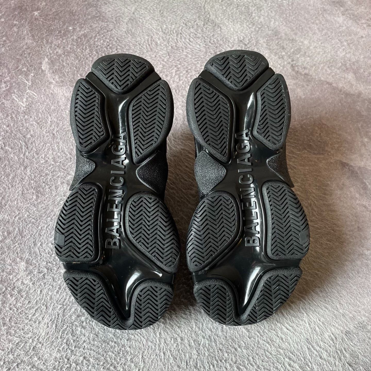 Balenciaga Balenciaga Black Lowtop Sneakers S Women Size US 6 / IT 36 - 4 Thumbnail