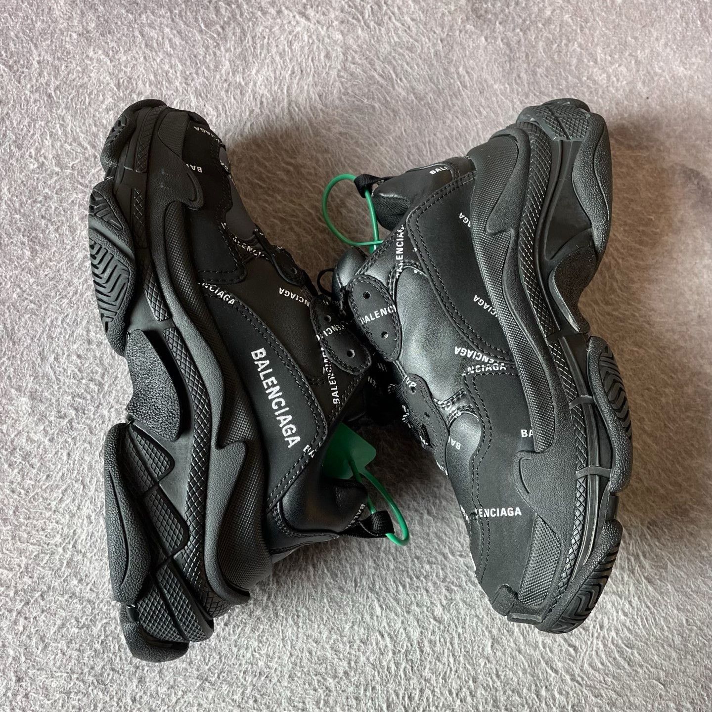 Balenciaga Balenciaga Black Lowtop Sneakers S Women Size US 6 / IT 36 - 7 Thumbnail