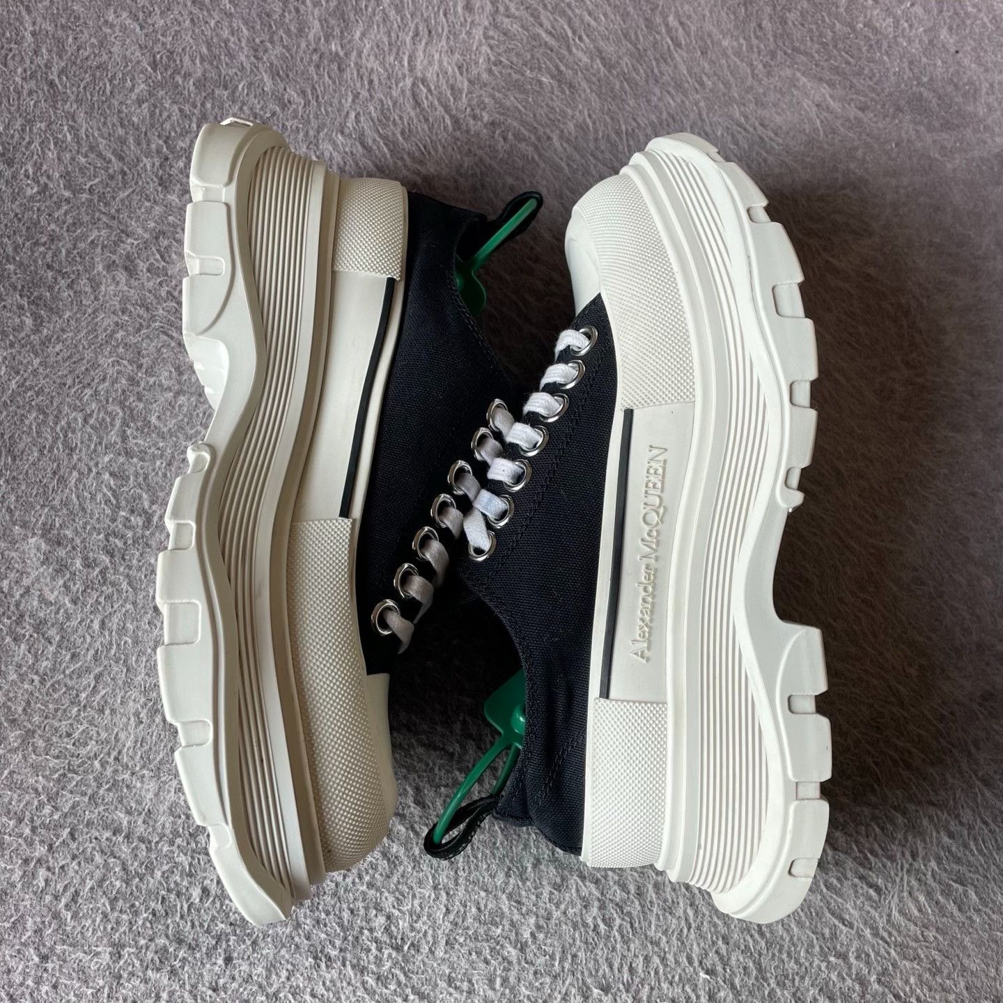 Alexander McQueen Alexander McQueen White Boots 35 Women Size US 5 / IT 35 - 9 Thumbnail