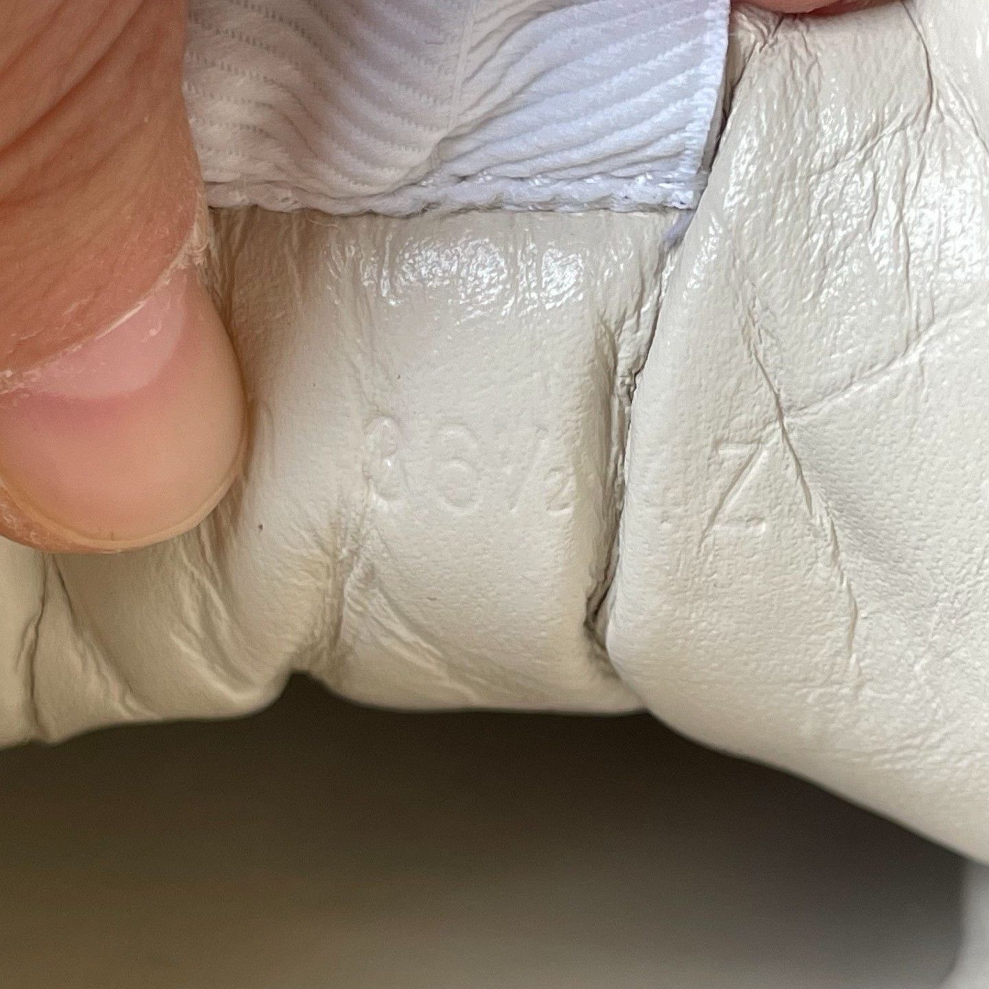 Gucci Gucci White Lowtop Sneakers 36.5 Women Size US 6 / IT 36 - 6 Thumbnail