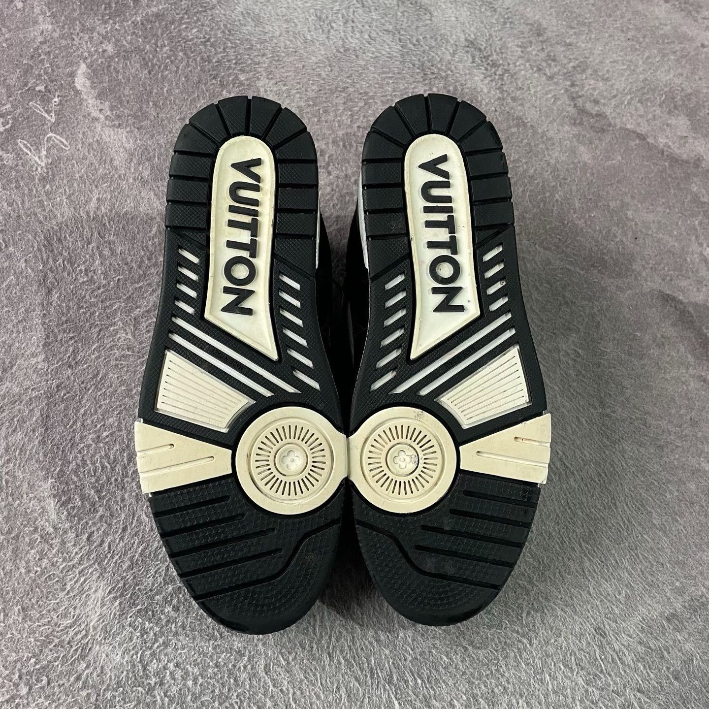 Louis Vuitton Louis Vuitton Training Black Lowtop Sneakers 41 Men Size US 8.5 / EU 41-42 - 4 Thumbnail