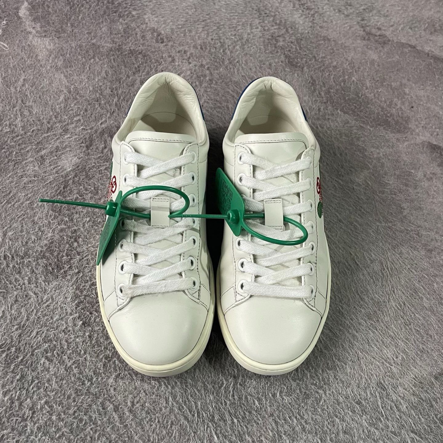 Gucci Gucci White Lowtop Sneakers 35 Women Size US 5 / IT 35 - 2 Thumbnail