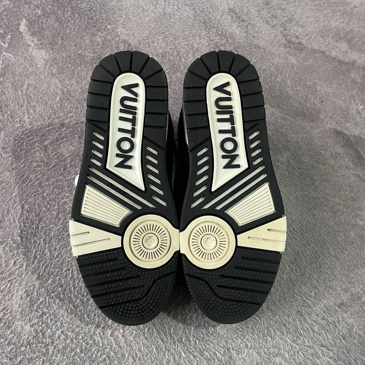 Louis Vuitton Louis Vuitton Training Black Lowtop Sneakers 37 Women Size US 6.5 / IT 36.5 - 4 Thumbnail