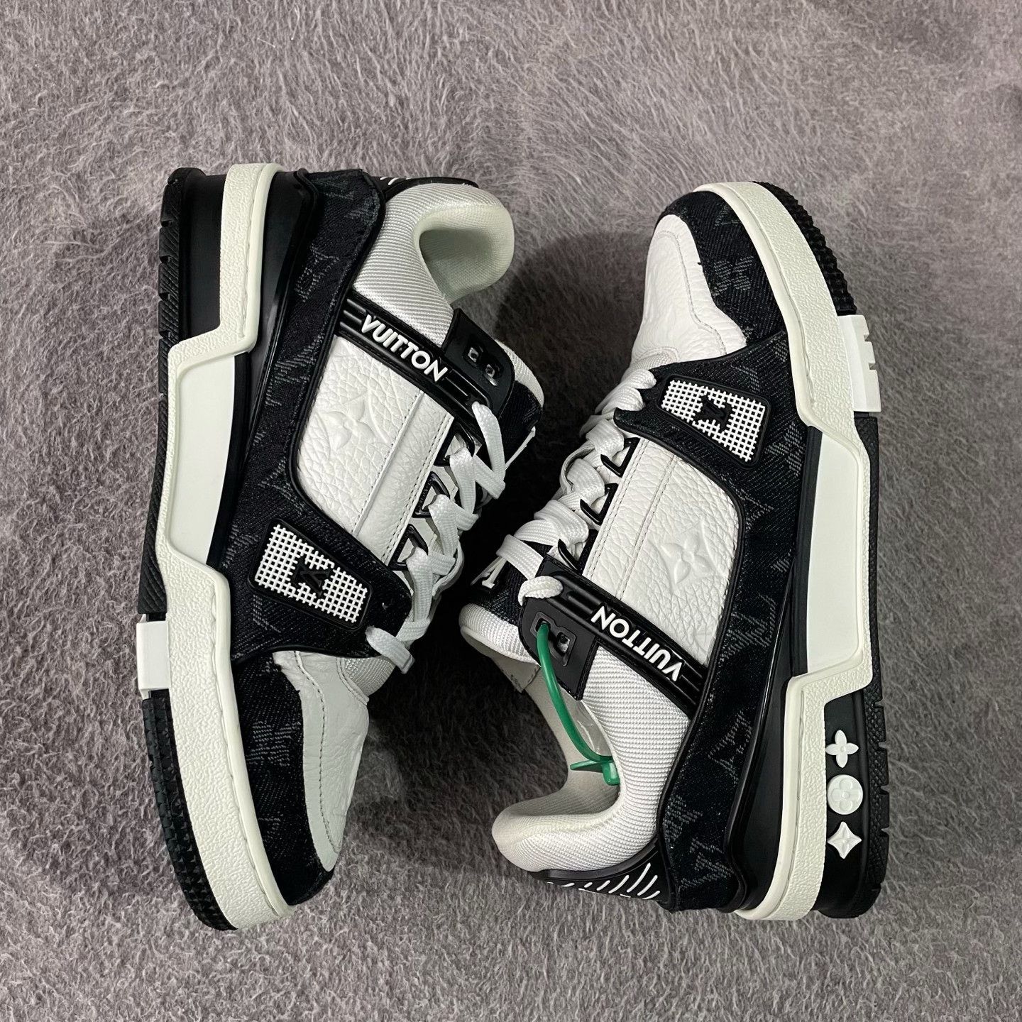 Louis Vuitton Louis Vuitton Training Black Lowtop Sneakers 36 Women Size US 6 / IT 36 - 8 Thumbnail