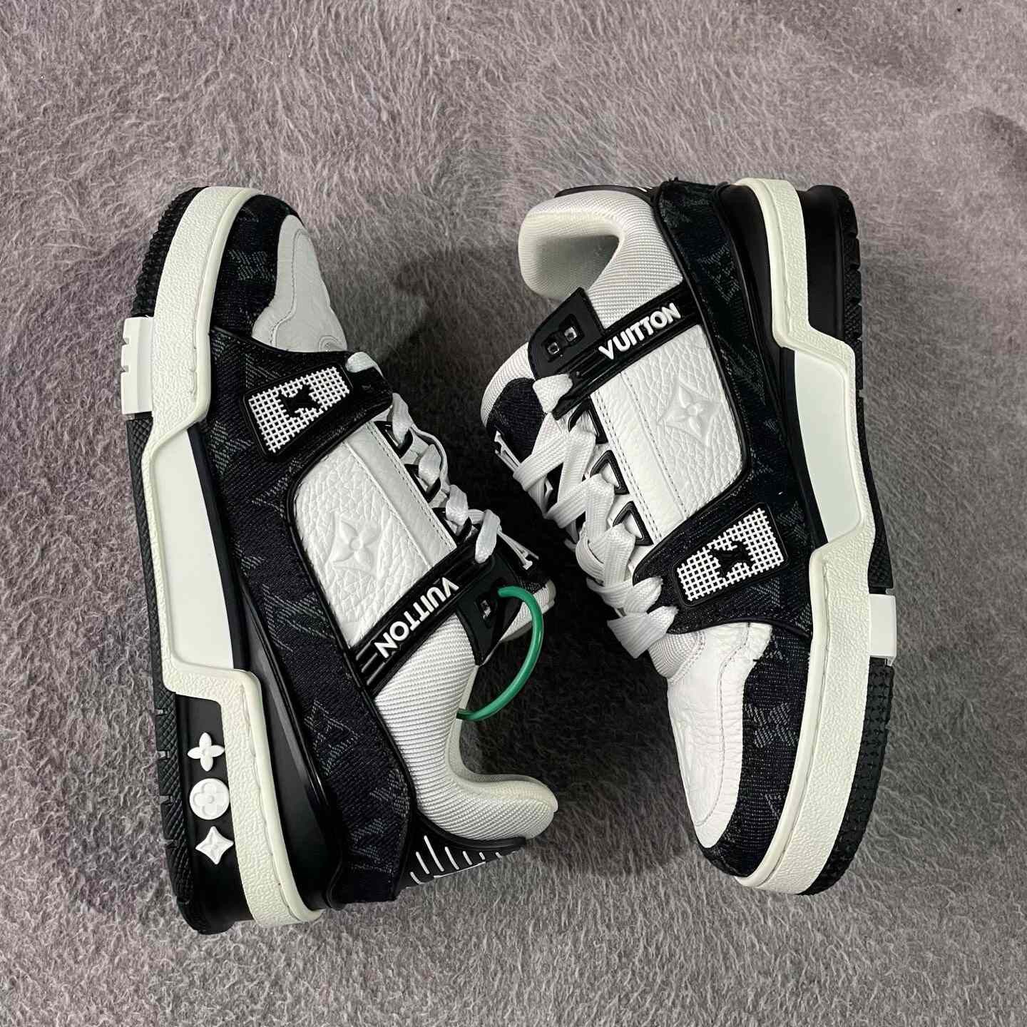 Louis Vuitton Louis Vuitton Training Black Lowtop Sneakers 36 Women Size US 6 / IT 36 - 7 Thumbnail