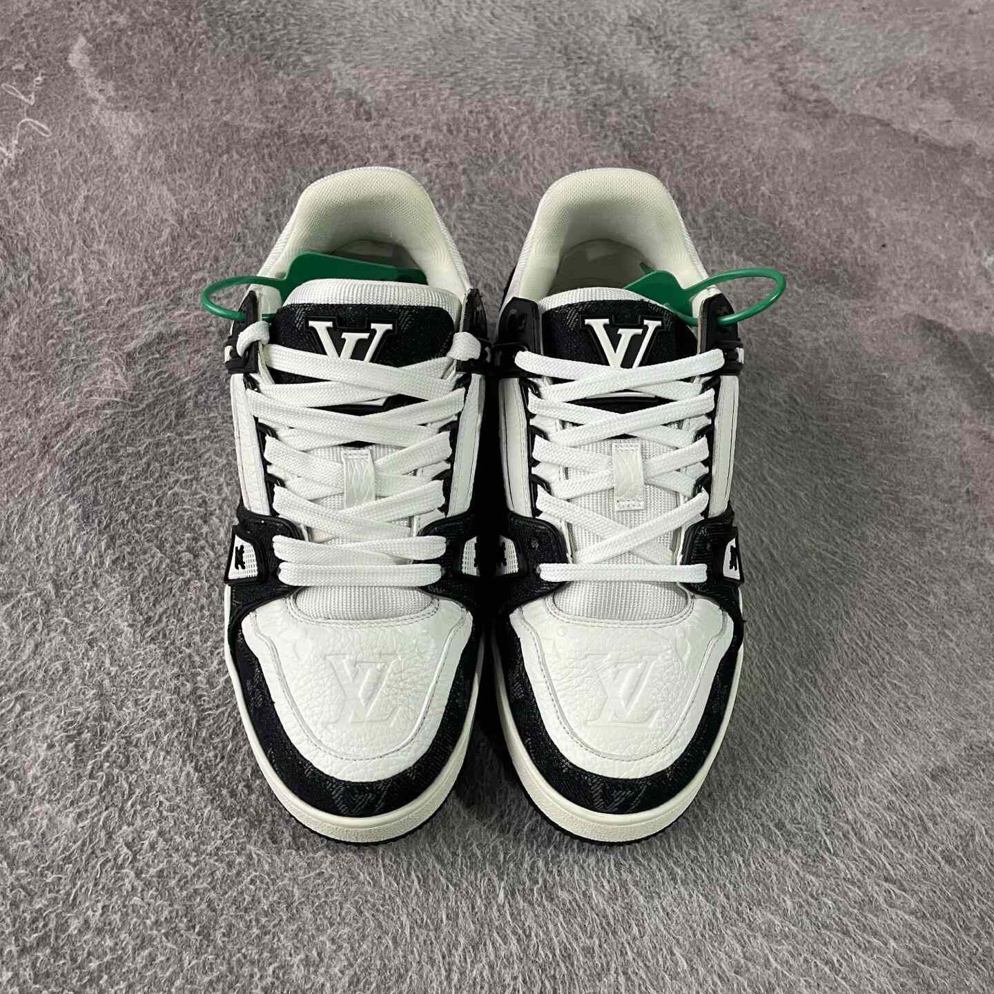 Louis Vuitton Louis Vuitton Training Black Lowtop Sneakers 36 Women Size US 6 / IT 36 - 2 Thumbnail