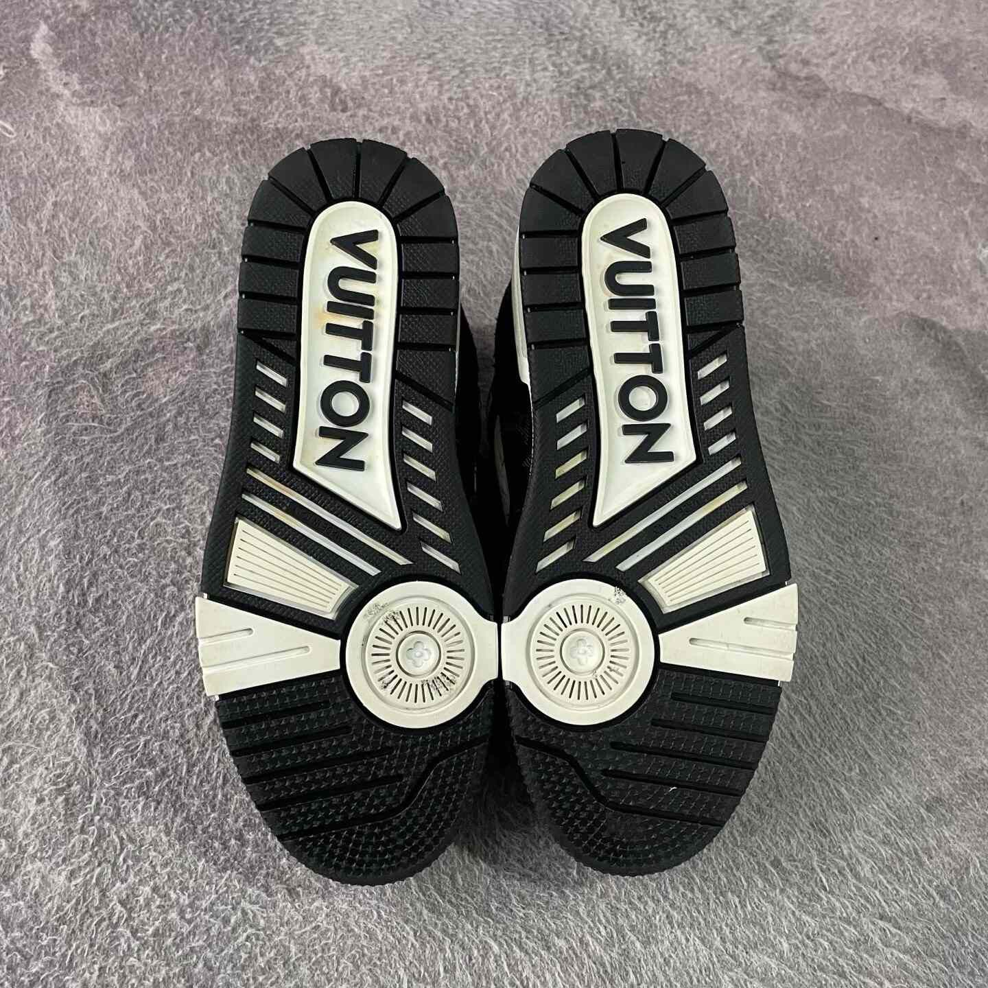 Louis Vuitton Louis Vuitton Training Black Lowtop Sneakers 36 Women Size US 6 / IT 36 - 4 Thumbnail