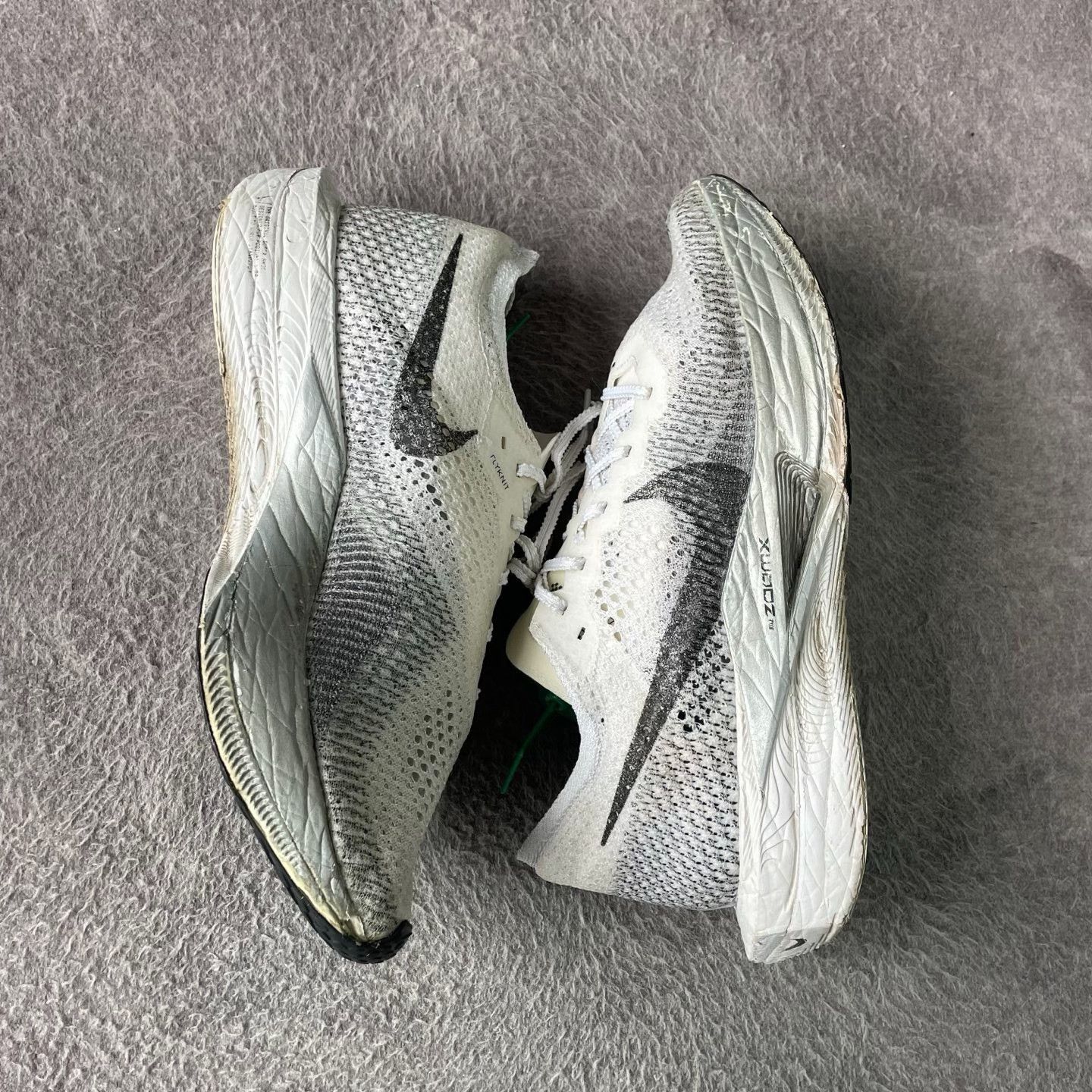Nike Nike ZOOMX Silver Lowtop Sneakers 42 Men Size US 9 / EU 42 - 7 Thumbnail