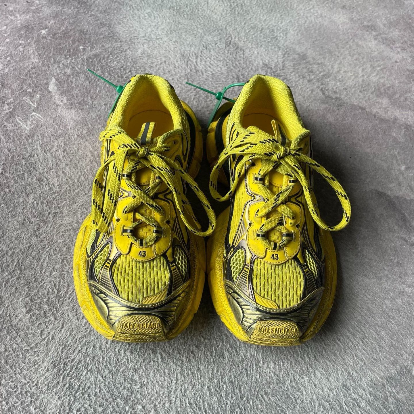 Balenciaga Balenciaga Yellow Lowtop Sneakers XL Men Size US 10 / EU 43 - 2 Thumbnail