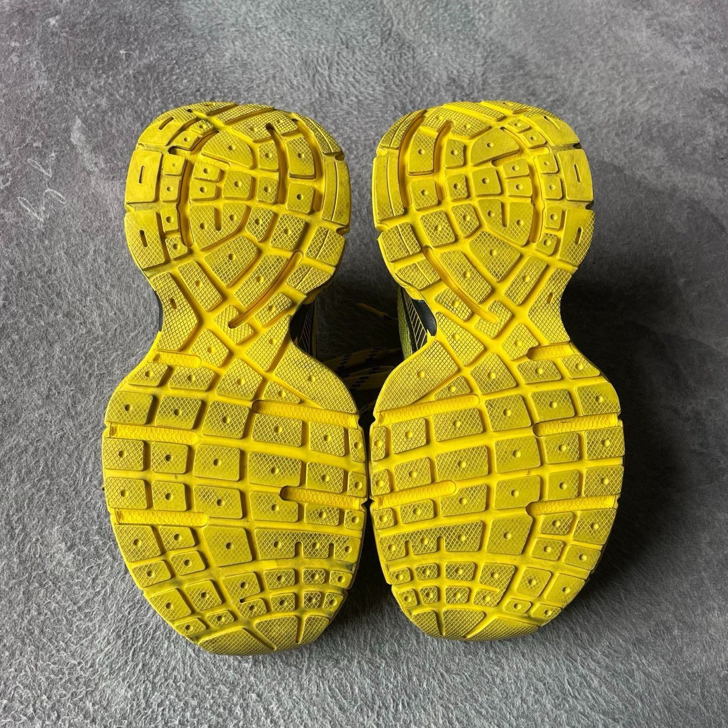 Balenciaga Balenciaga Yellow Lowtop Sneakers XL Men Size US 10 / EU 43 - 4 Thumbnail