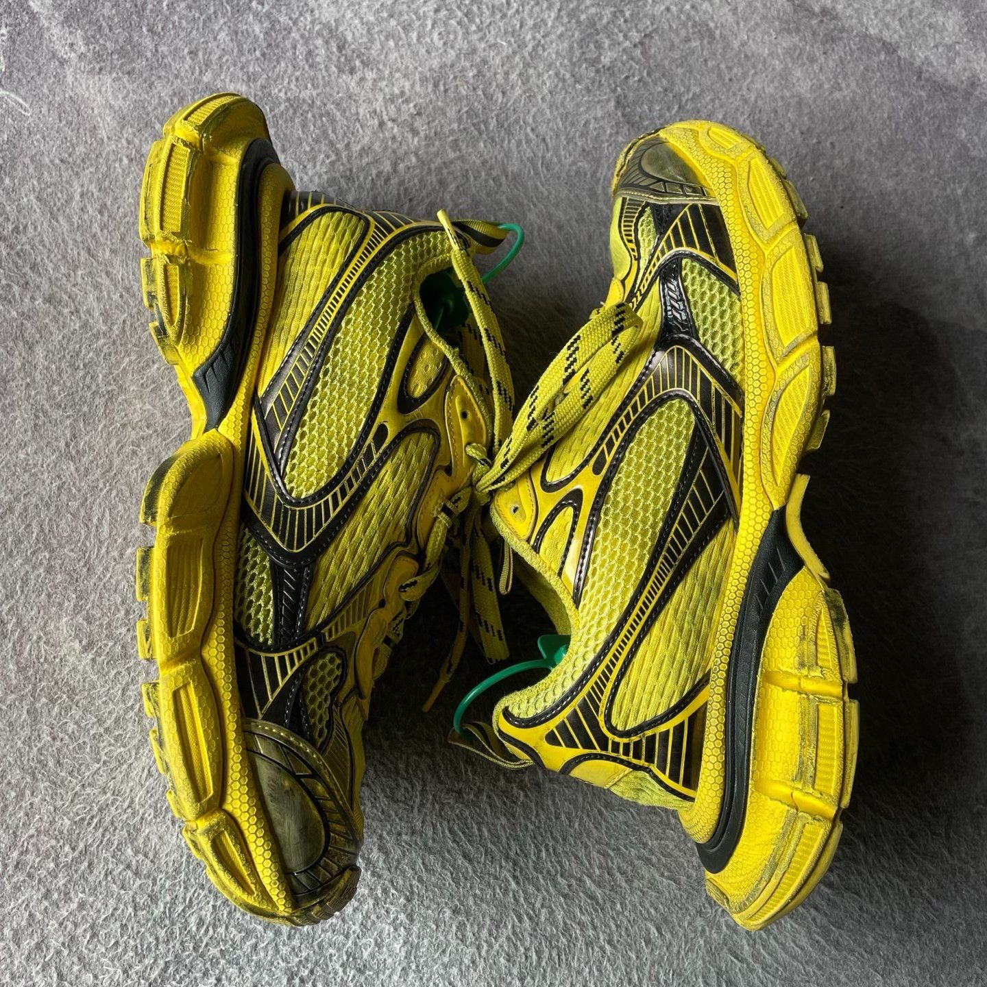 Balenciaga Balenciaga Yellow Lowtop Sneakers XL Men Size US 10 / EU 43 - 8 Thumbnail
