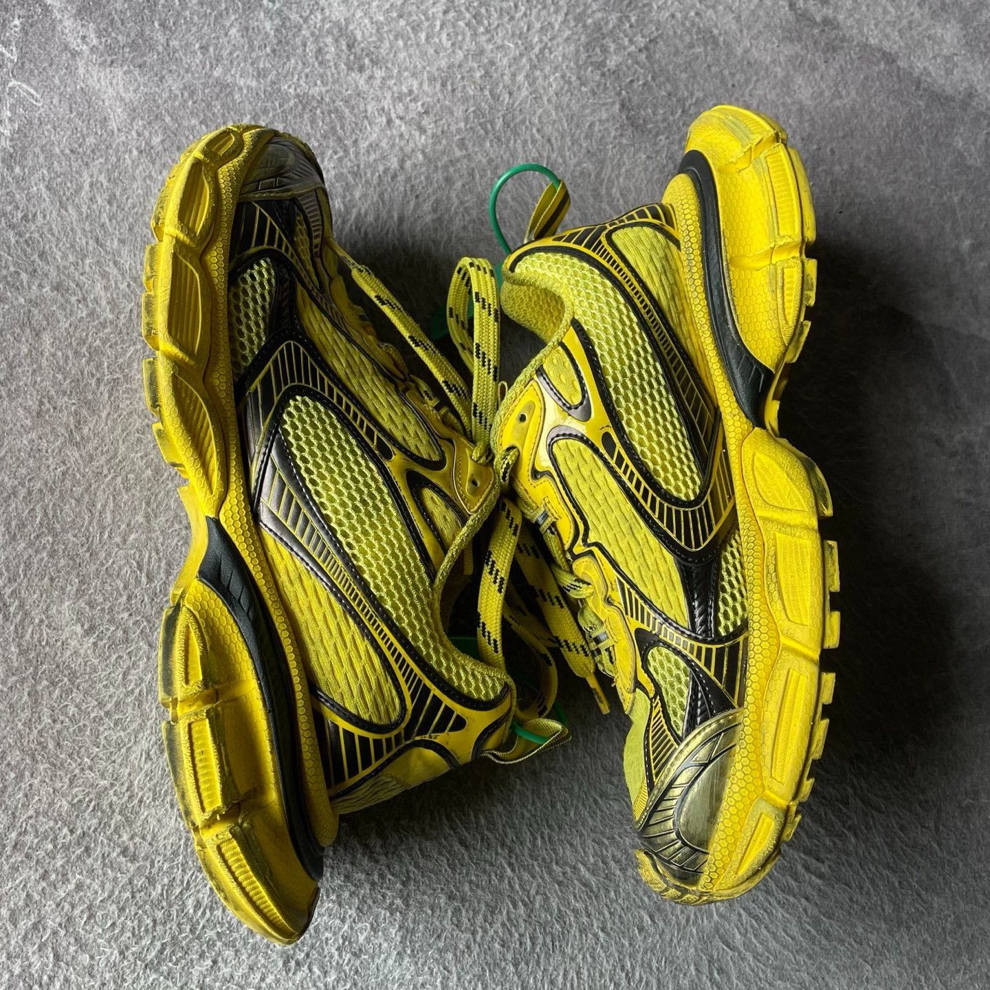 Balenciaga Balenciaga Yellow Lowtop Sneakers XL Men Size US 10 / EU 43 - 7 Thumbnail
