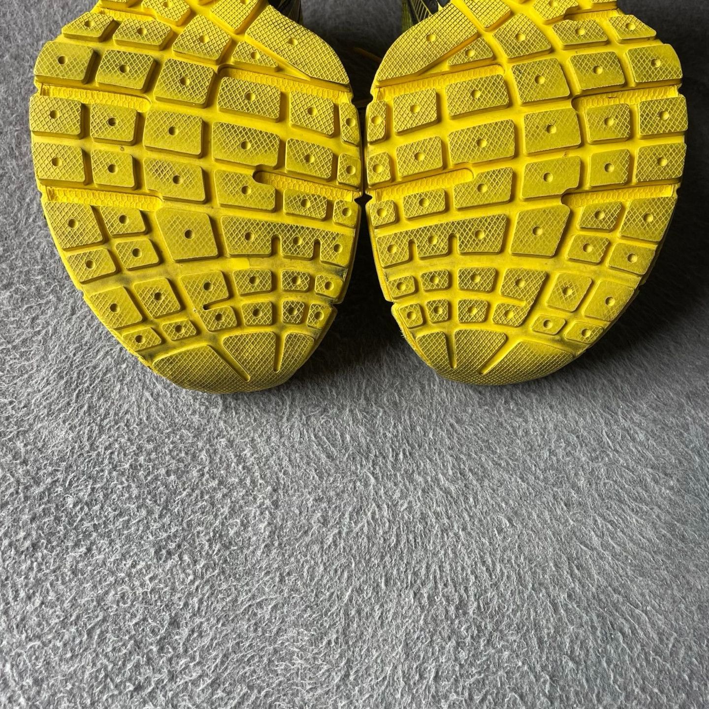 Balenciaga Balenciaga Yellow Lowtop Sneakers XL Men Size US 10 / EU 43 - 5 Thumbnail
