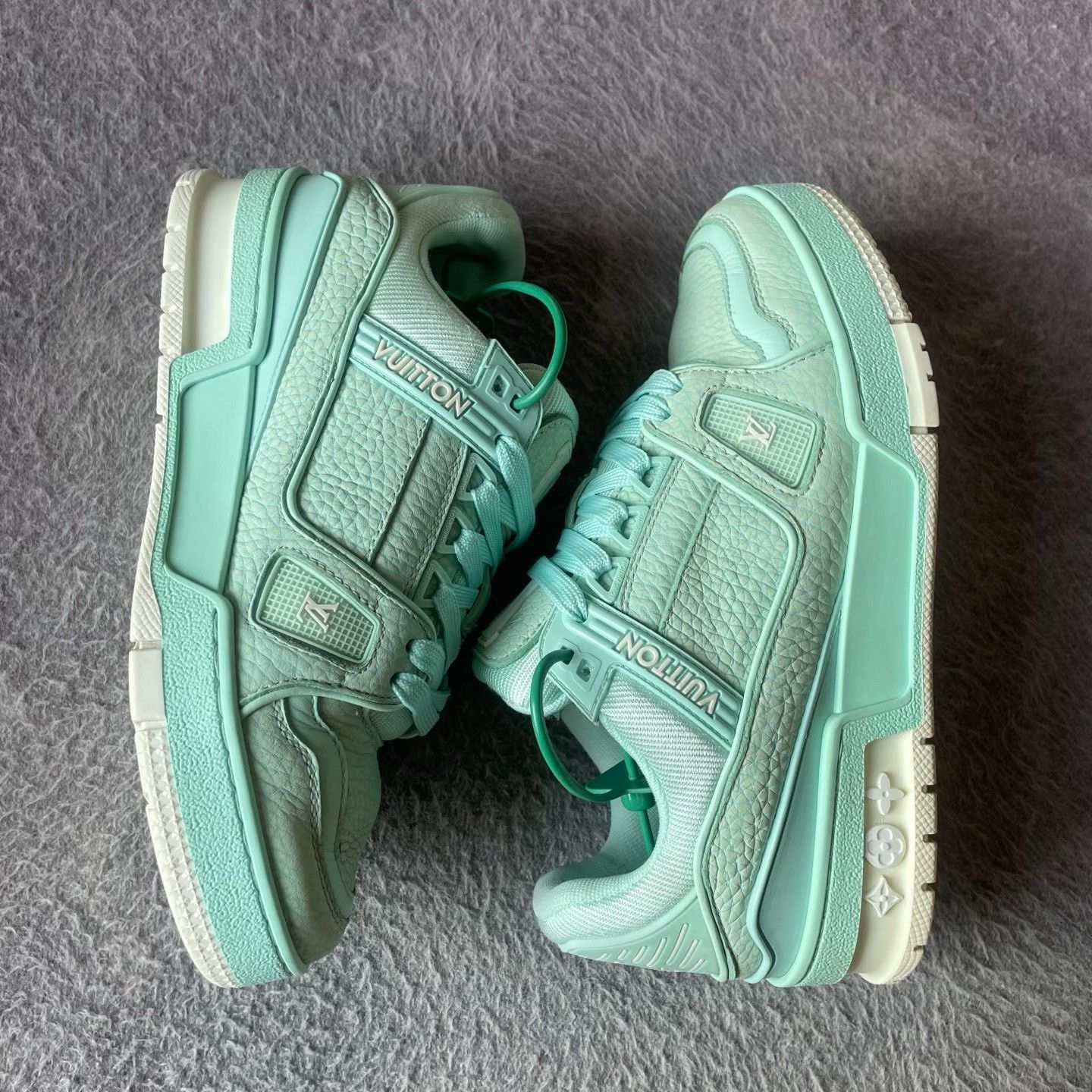 Louis Vuitton Louis Vuitton Training Green Lowtop Sneakers 35.5 Women Size US 5 / IT 35 - 8 Thumbnail