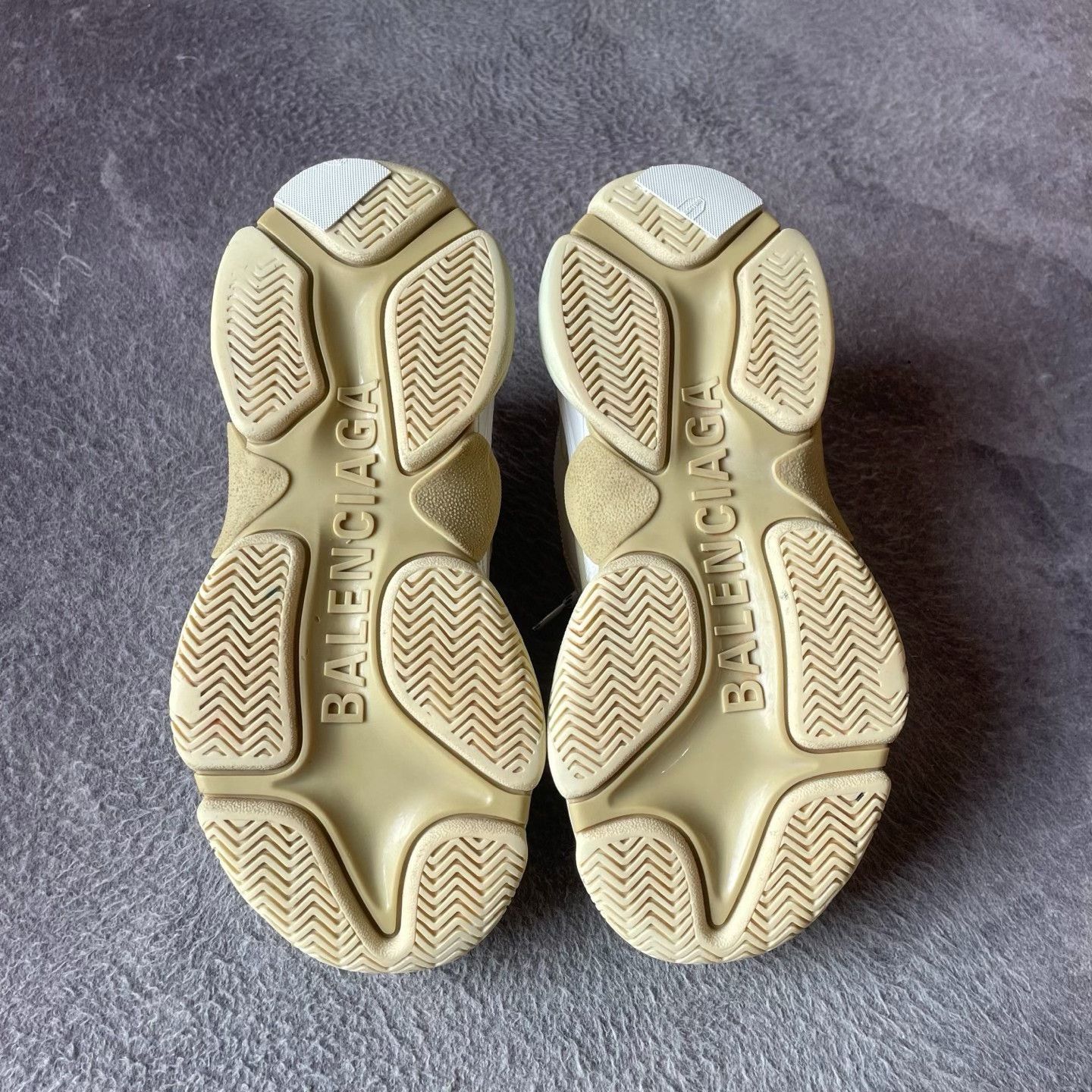 Balenciaga Balenciaga White Lowtop Sneakers S Women Size US 6 / IT 36 - 4 Thumbnail