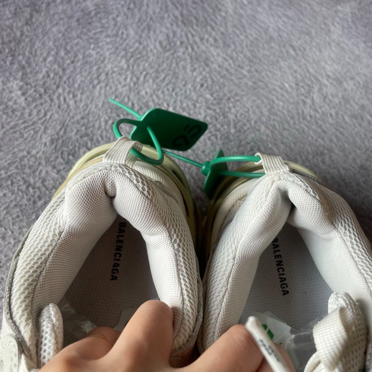Balenciaga Balenciaga White Lowtop Sneakers S Women Size US 6 / IT 36 - 8 Thumbnail