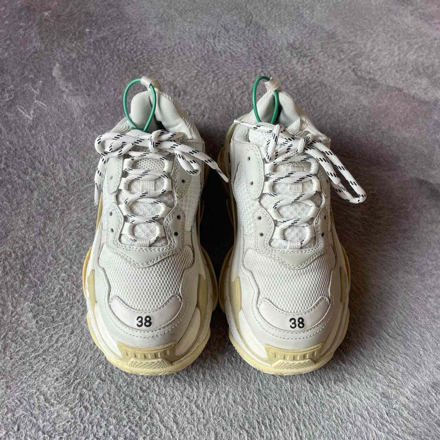 Balenciaga Balenciaga White Lowtop Sneakers S Women Size US 6 / IT 36 - 2 Thumbnail