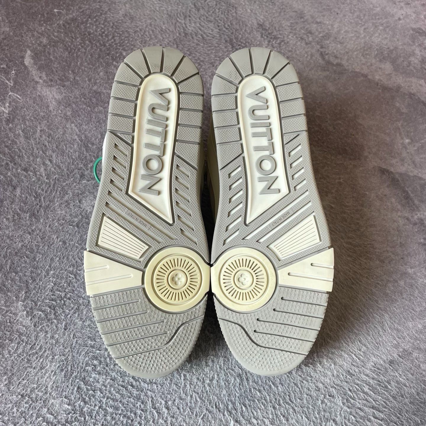 Louis Vuitton Louis Vuitton Training White Lowtop Sneakers 42 Men Size US 9 / EU 42 - 4 Thumbnail