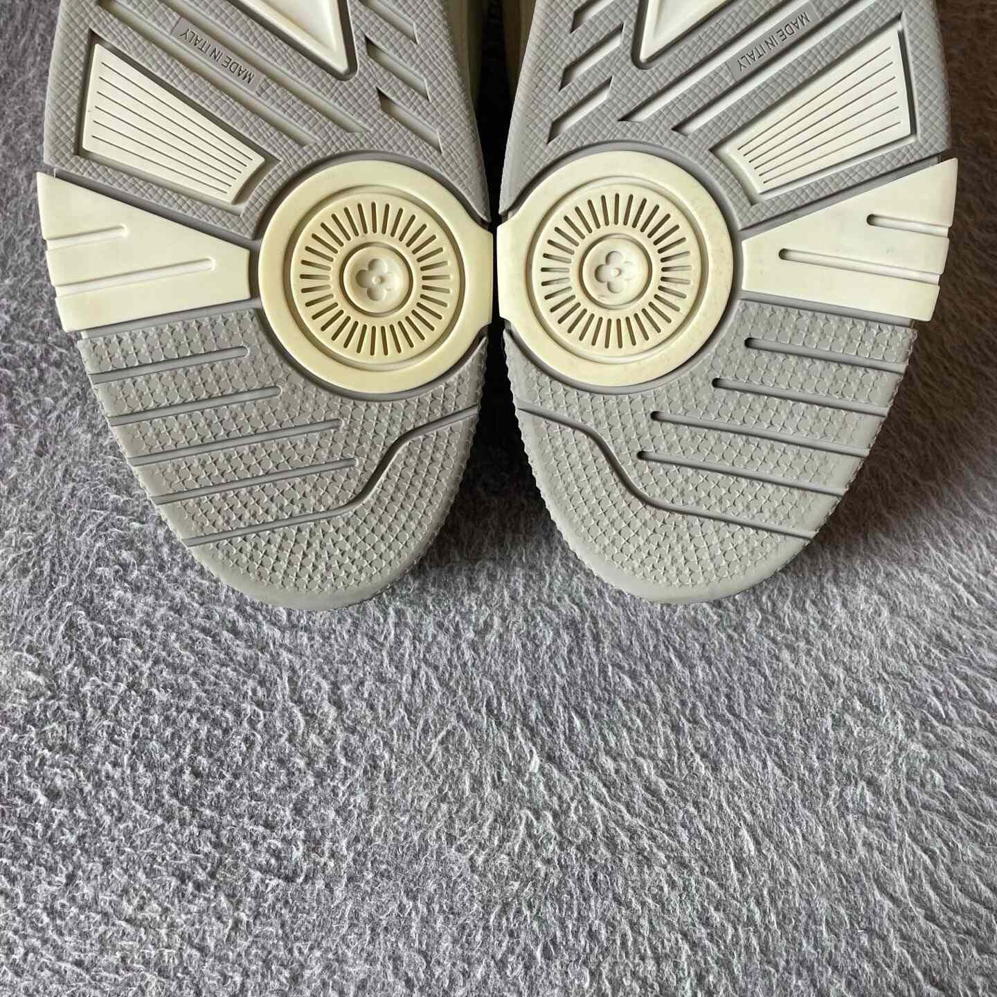 Louis Vuitton Louis Vuitton Training White Lowtop Sneakers 42 Men Size US 9 / EU 42 - 5 Thumbnail