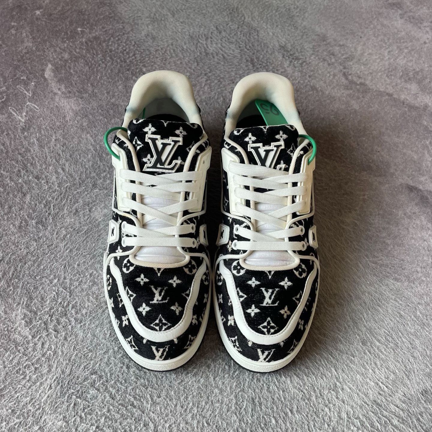Louis Vuitton Louis Vuitton Training Black Lowtop Sneakers 41 Men Size US 8.5 / EU 41-42 - 2 Thumbnail