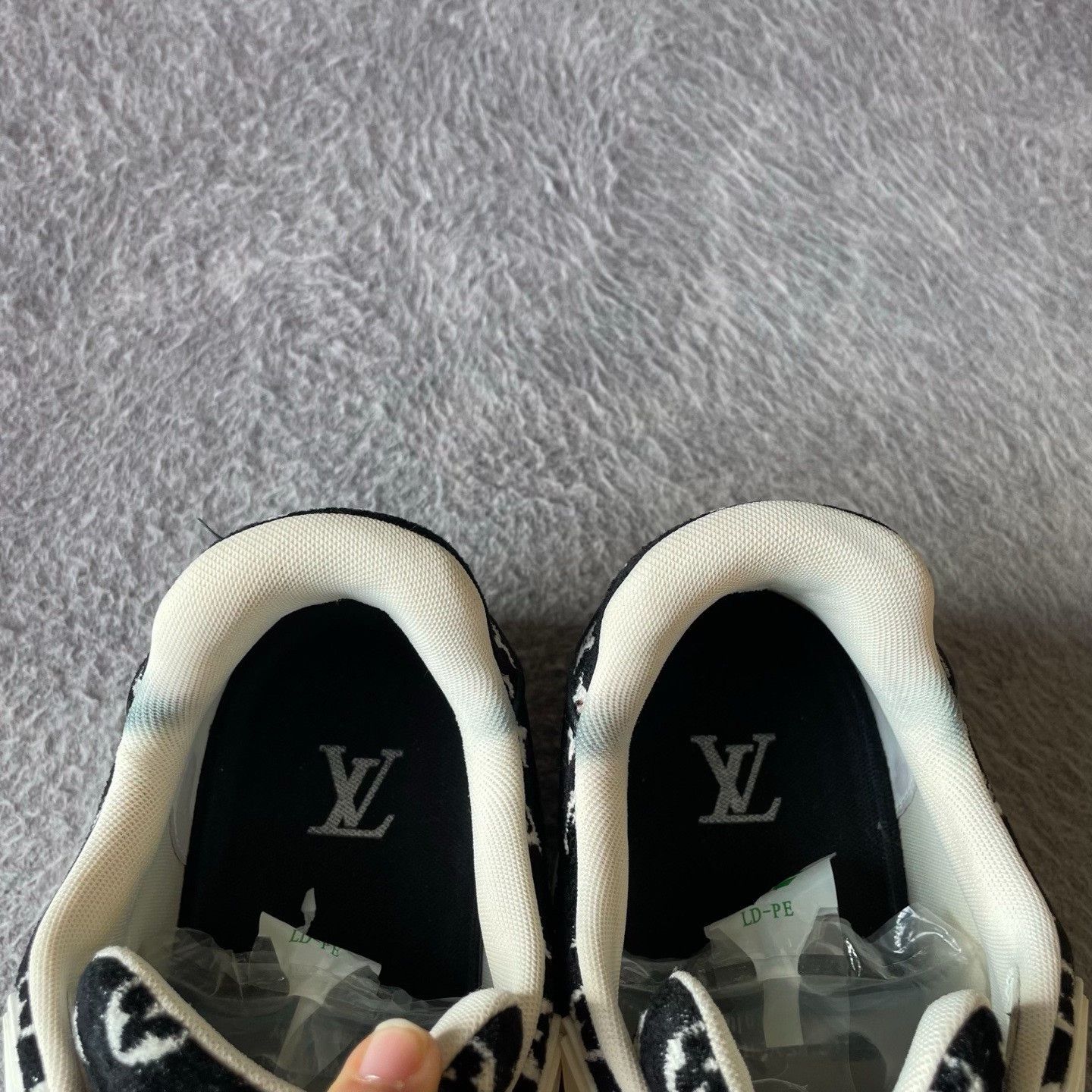 Louis Vuitton Louis Vuitton Training Black Lowtop Sneakers 41 Men Size US 8.5 / EU 41-42 - 8 Thumbnail