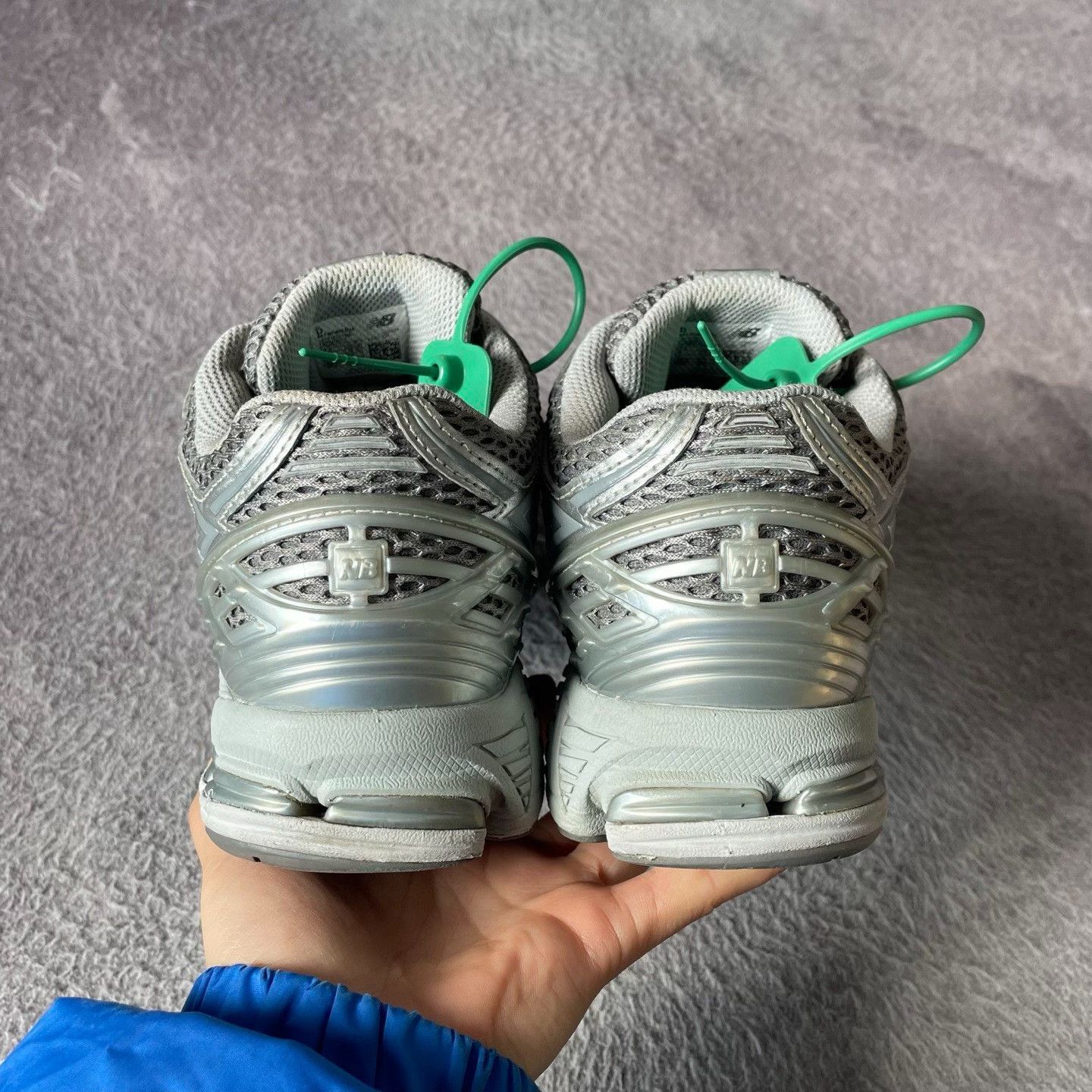 New Balance New Balance Silver Lowtop Sneakers M Men Size US 10 / EU 43 - 3 Thumbnail