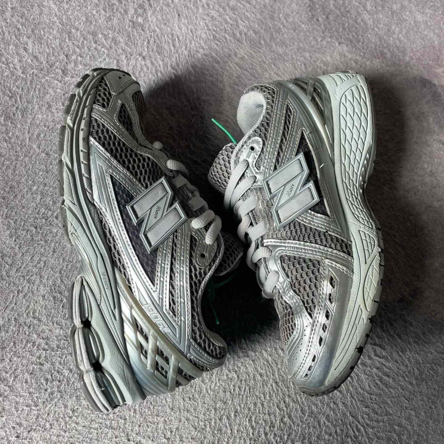 New Balance New Balance Silver Lowtop Sneakers M Men Size US 10 / EU 43 - 6 Thumbnail