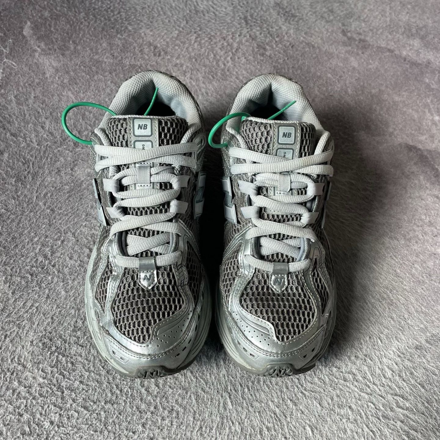 New Balance New Balance Silver Lowtop Sneakers M Men Size US 10 / EU 43 - 2 Thumbnail