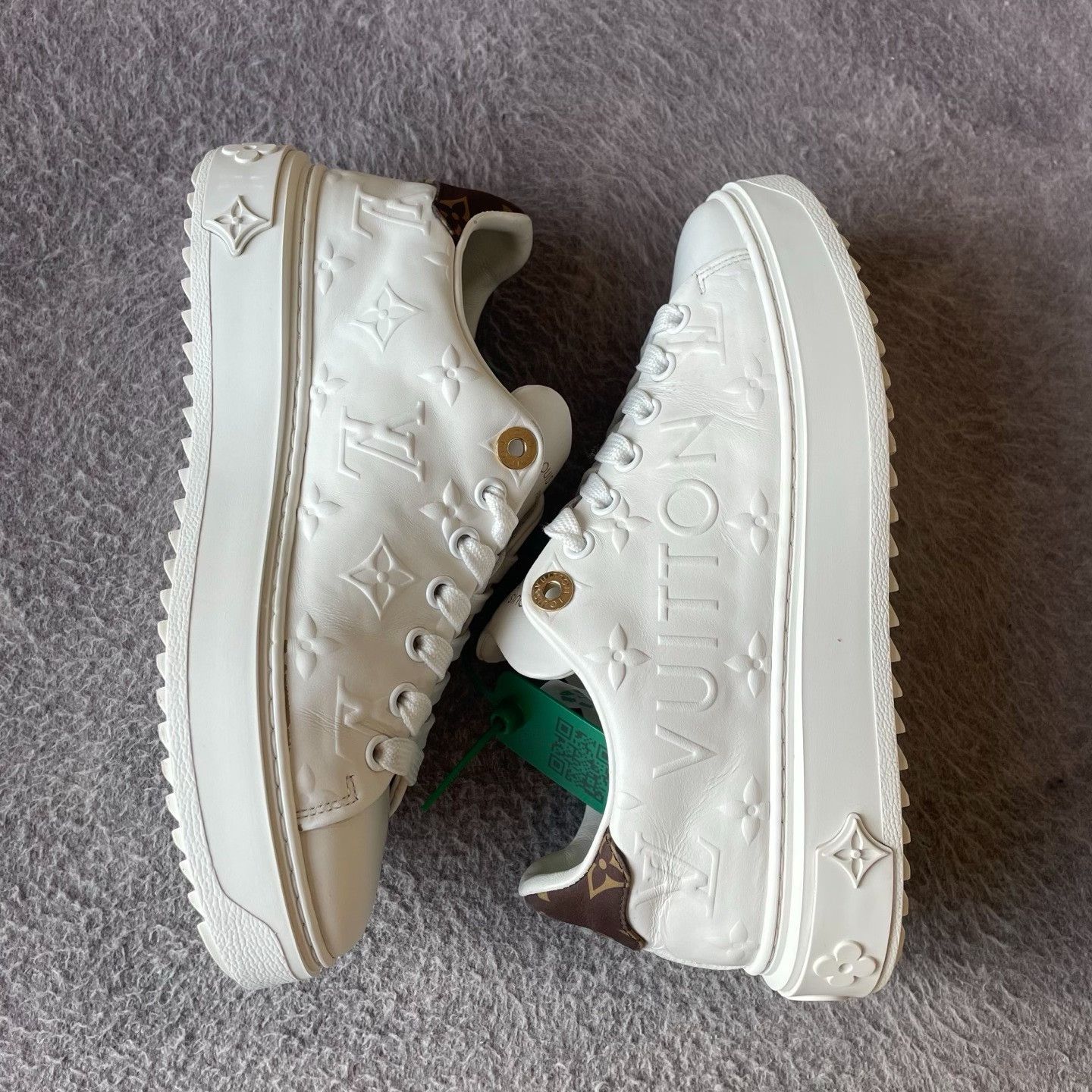 Louis Vuitton Louis Vuitton White Lowtop Sneakers 36 Women Size US 6 / IT 36 - 8 Thumbnail