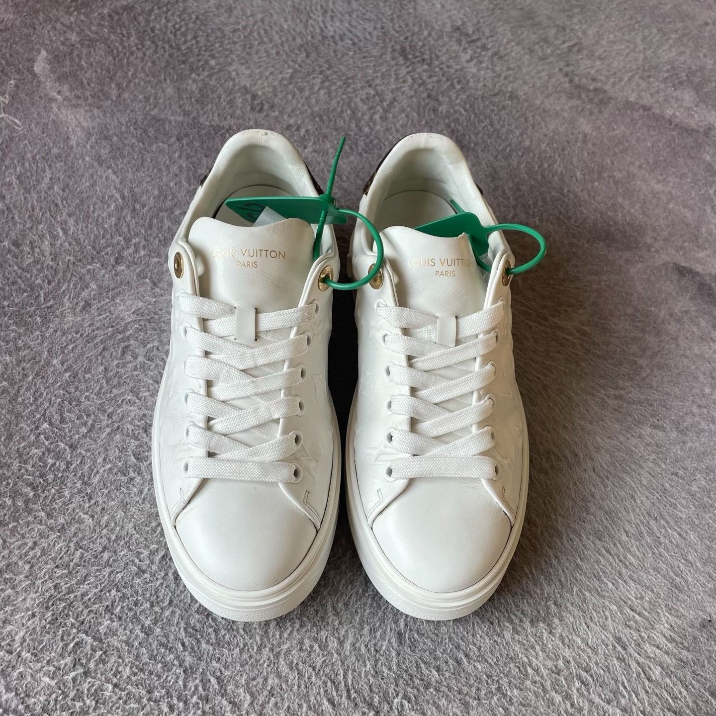 Louis Vuitton Louis Vuitton White Lowtop Sneakers 36 Women Size US 6 / IT 36 - 2 Thumbnail