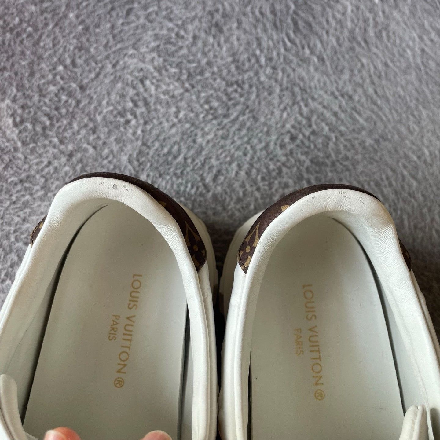 Louis Vuitton Louis Vuitton White Lowtop Sneakers 36 Women Size US 6 / IT 36 - 9 Thumbnail