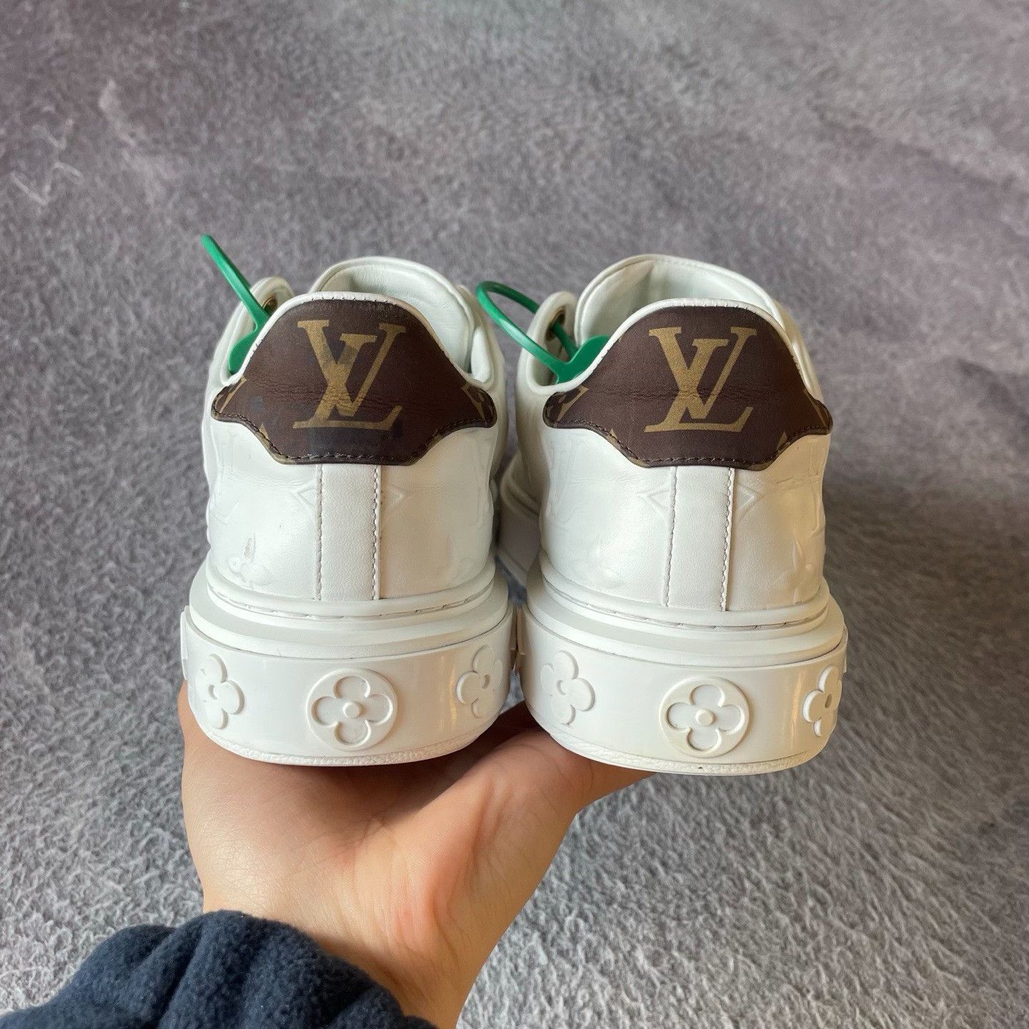 Louis Vuitton Louis Vuitton White Lowtop Sneakers 36 Women Size US 6 / IT 36 - 3 Thumbnail