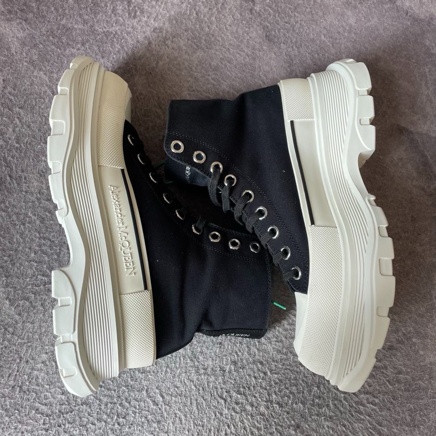 Alexander McQueen Alexander McQueen Black Hitop Sneakers L Men Size US 10 / EU 43 - 8 Thumbnail