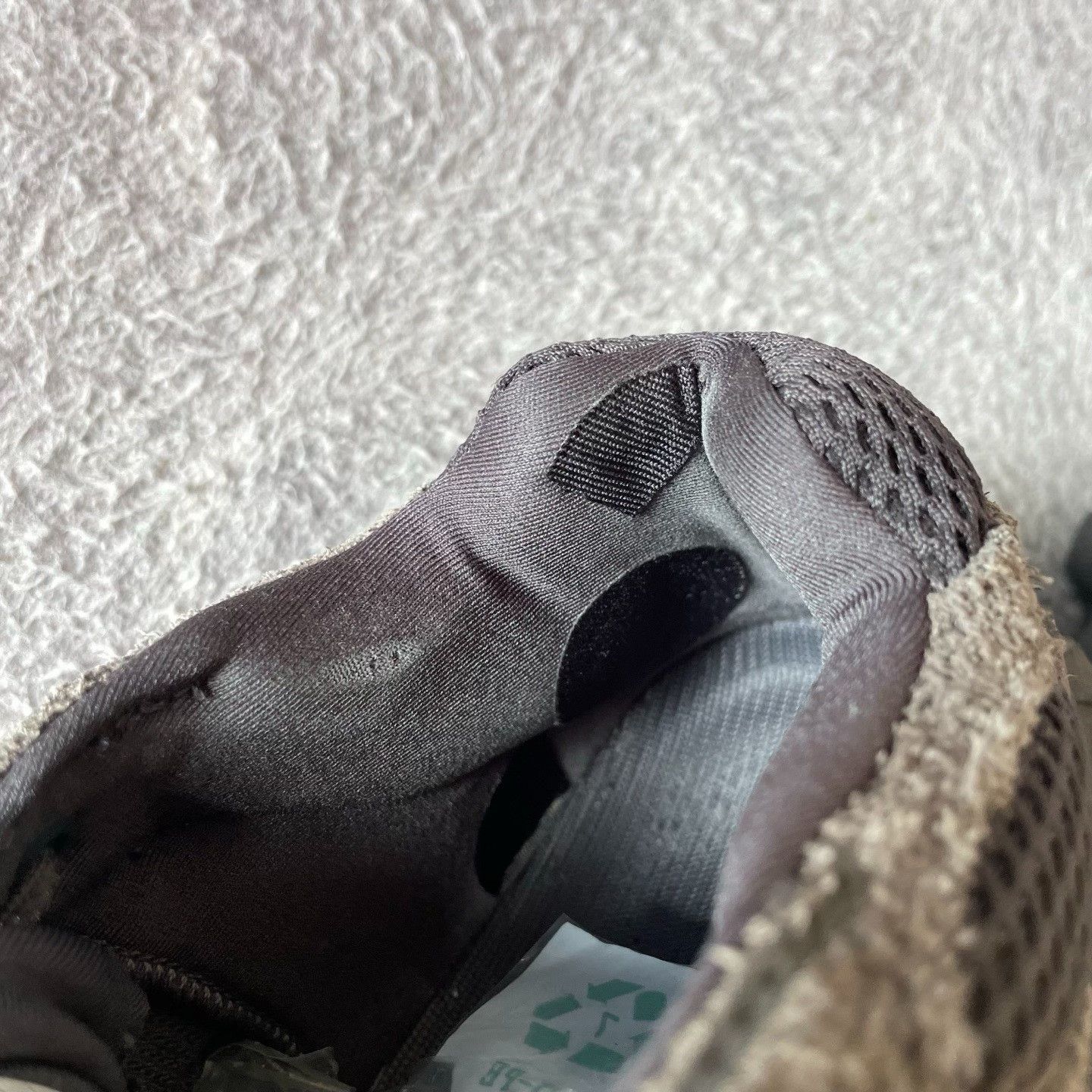Yeezy Yeezy Black Lowtop Sneakers 42 Men Size US 9 / EU 42 - 9 Thumbnail