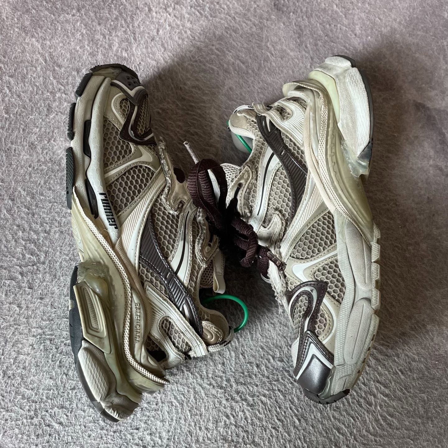 Balenciaga Balenciaga Running White Lowtop Sneakers 37 Women Size US 6.5 / IT 36.5 - 7 Thumbnail