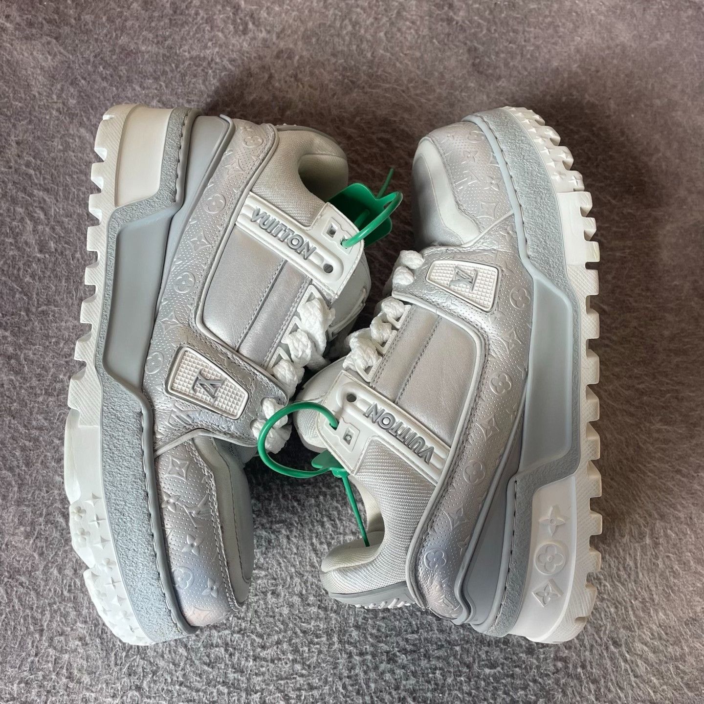 Louis Vuitton Louis Vuitton Training Silver Lowtop Sneakers 37 Women Size US 6.5 / IT 36.5 - 8 Thumbnail