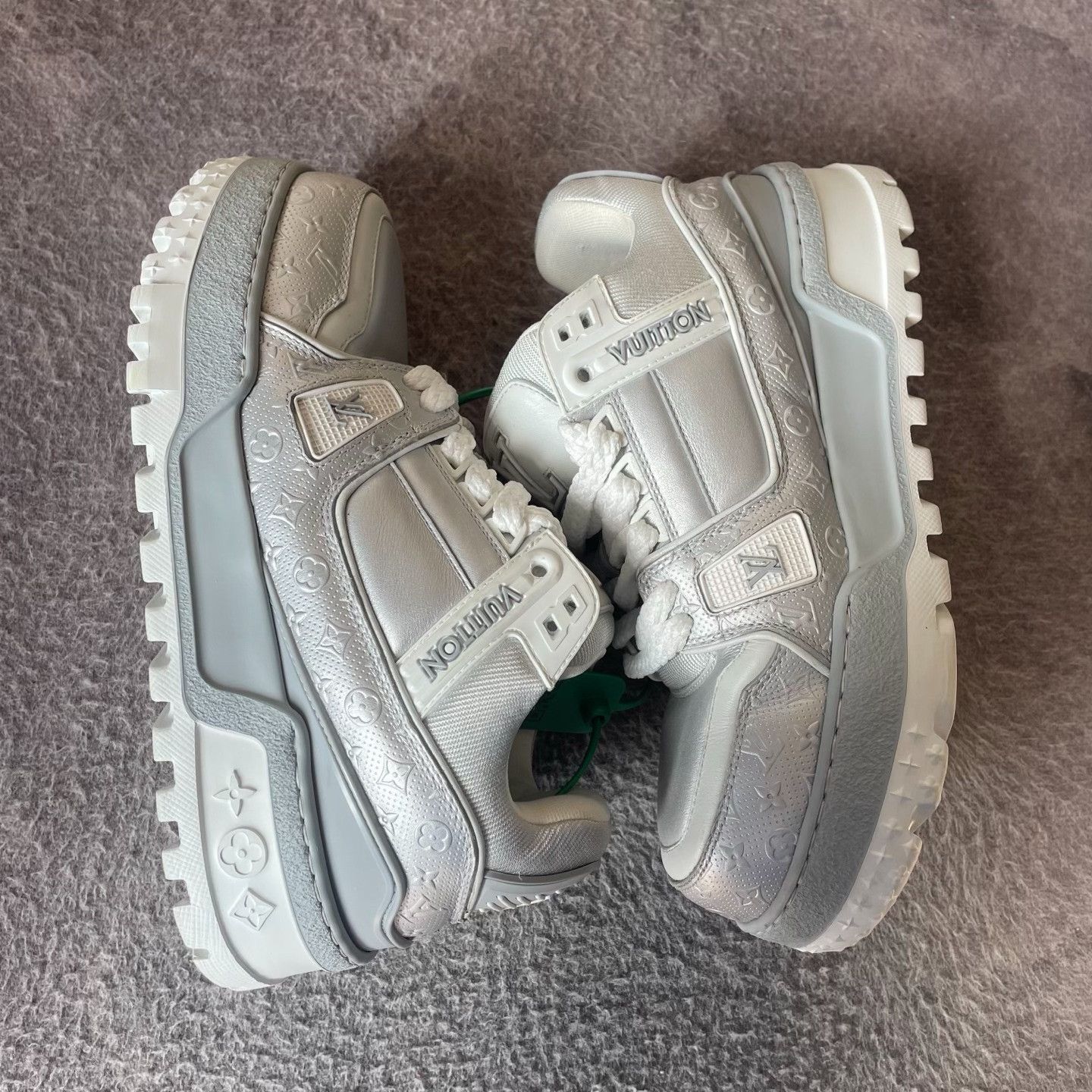 Louis Vuitton Louis Vuitton Training Silver Lowtop Sneakers 37 Women Size US 6.5 / IT 36.5 - 7 Thumbnail
