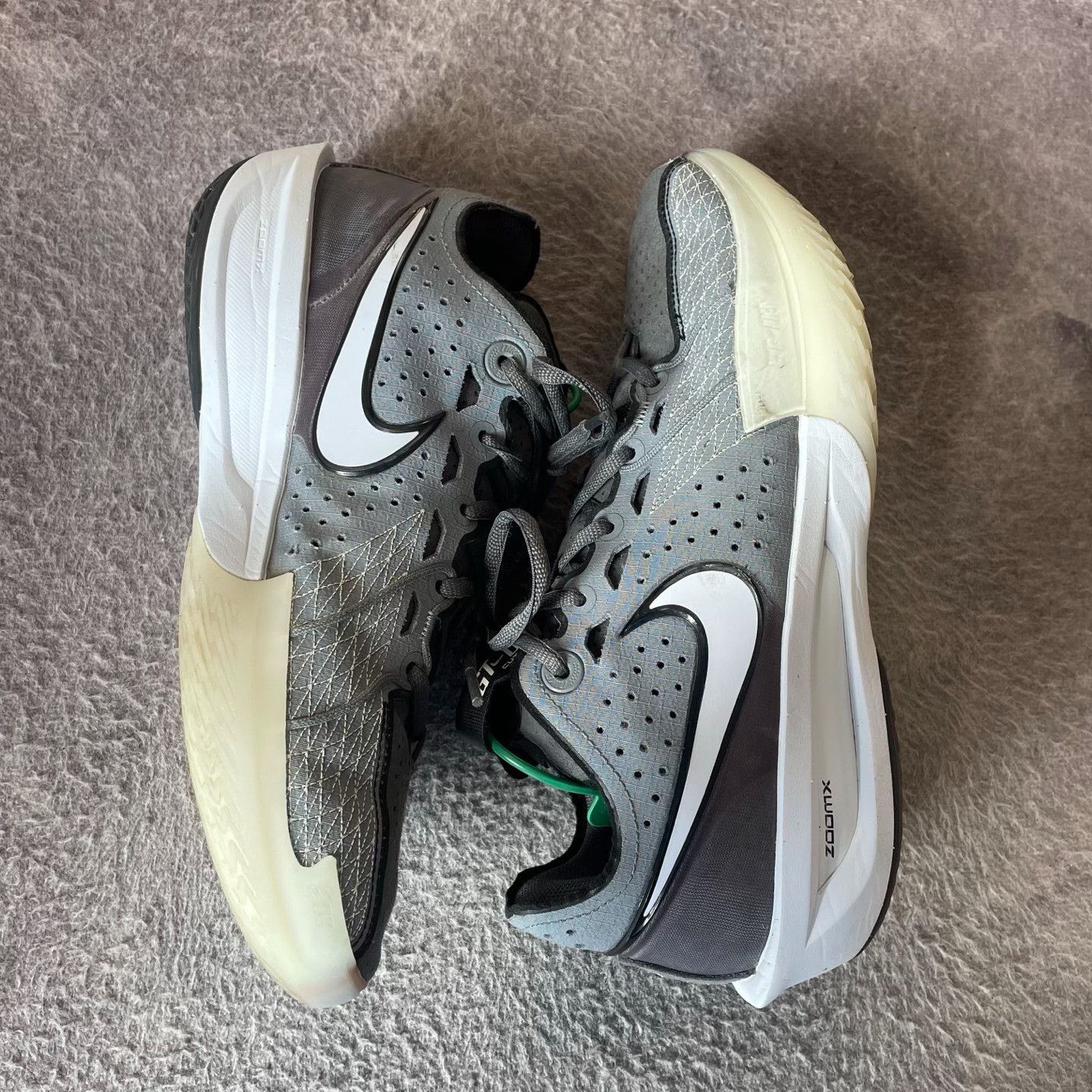 Nike Nike White Lowtop Sneakers 42 Men Size US 9 / EU 42 - 9 Thumbnail