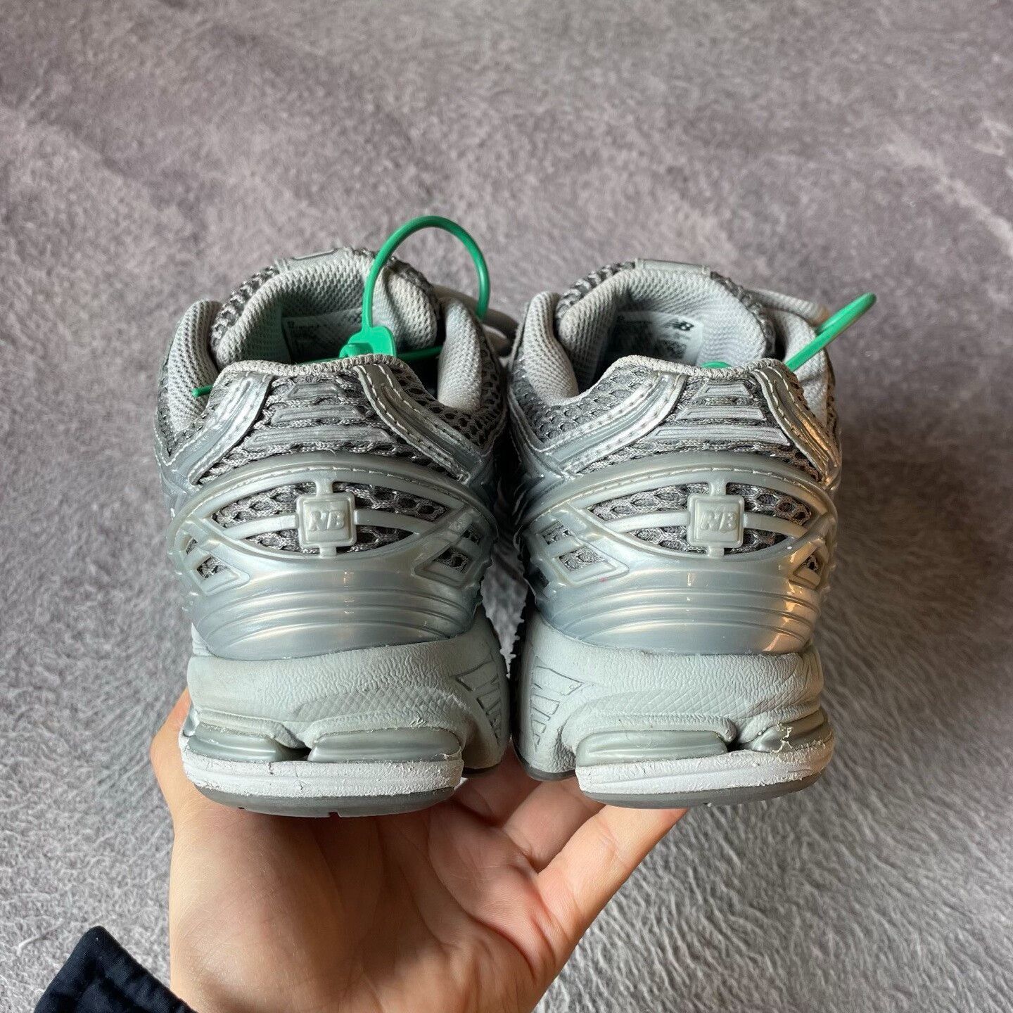 New Balance New Balance Silver Lowtop Sneakers M Men Size US 10 / EU 43 - 3 Thumbnail