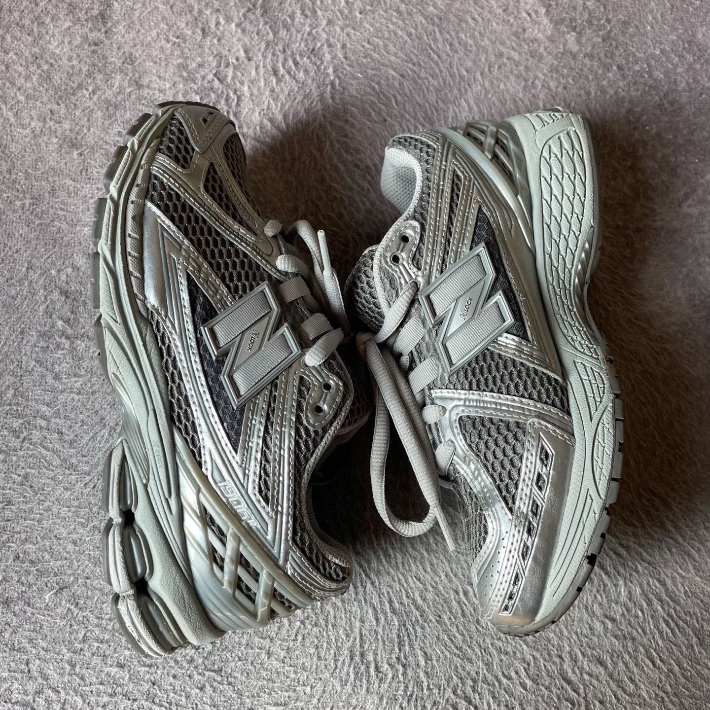 New Balance New Balance Silver Lowtop Sneakers M Men Size US 10 / EU 43 - 7 Thumbnail