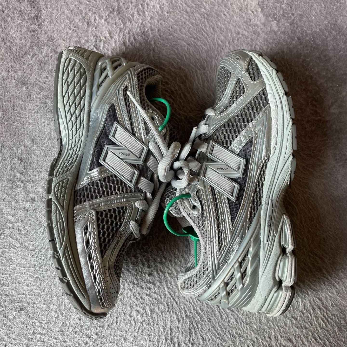 New Balance New Balance Silver Lowtop Sneakers M Men Size US 10 / EU 43 - 8 Thumbnail