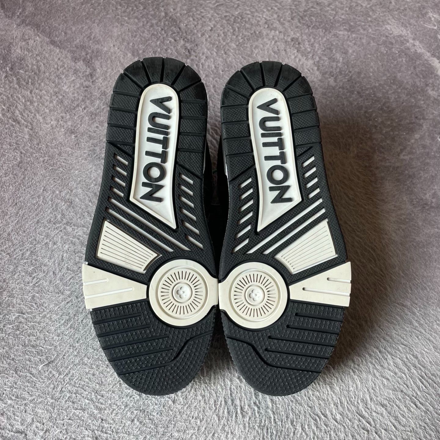 Louis Vuitton Louis Vuitton Training Black Lowtop Sneakers 37 Women Size US 6.5 / IT 36.5 - 4 Thumbnail