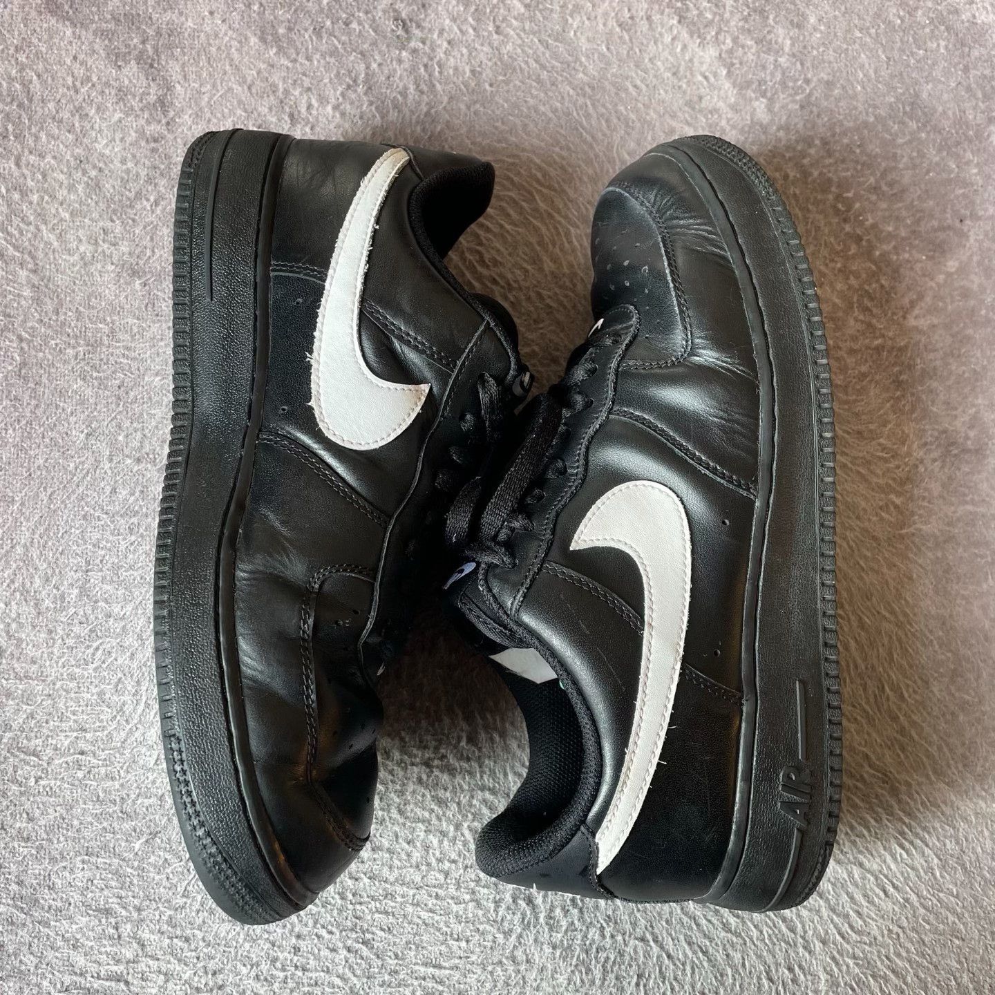 Yeezy Yeezy Black Lowtop Sneakers 44.5 Men Size US 11 / EU 44 - 7 Thumbnail