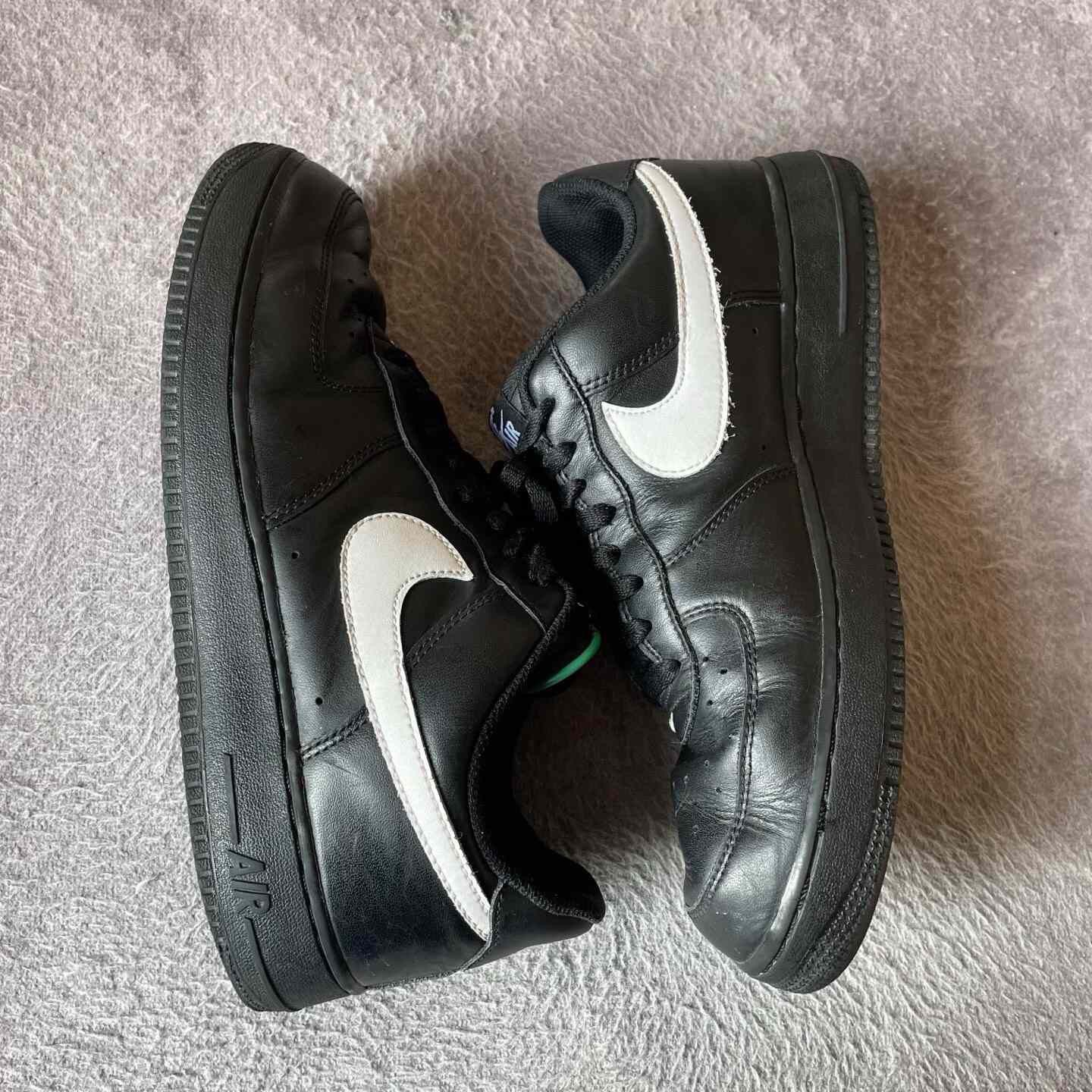 Yeezy Yeezy Black Lowtop Sneakers 44.5 Men Size US 11 / EU 44 - 6 Thumbnail