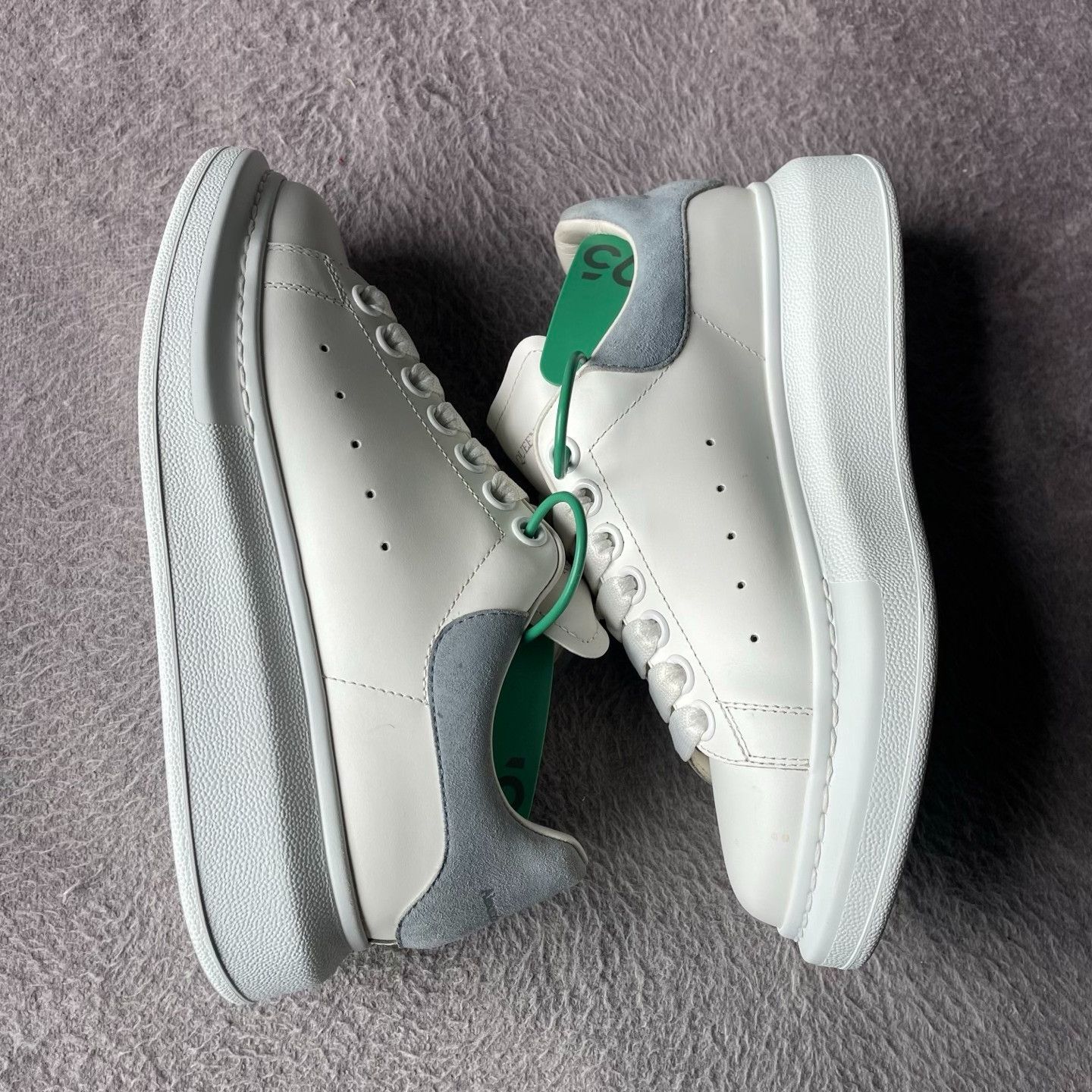 Alexander McQueen Alexander McQueen White Lowtop Sneakers 36 Women Size US 6 / IT 36 - 8 Thumbnail