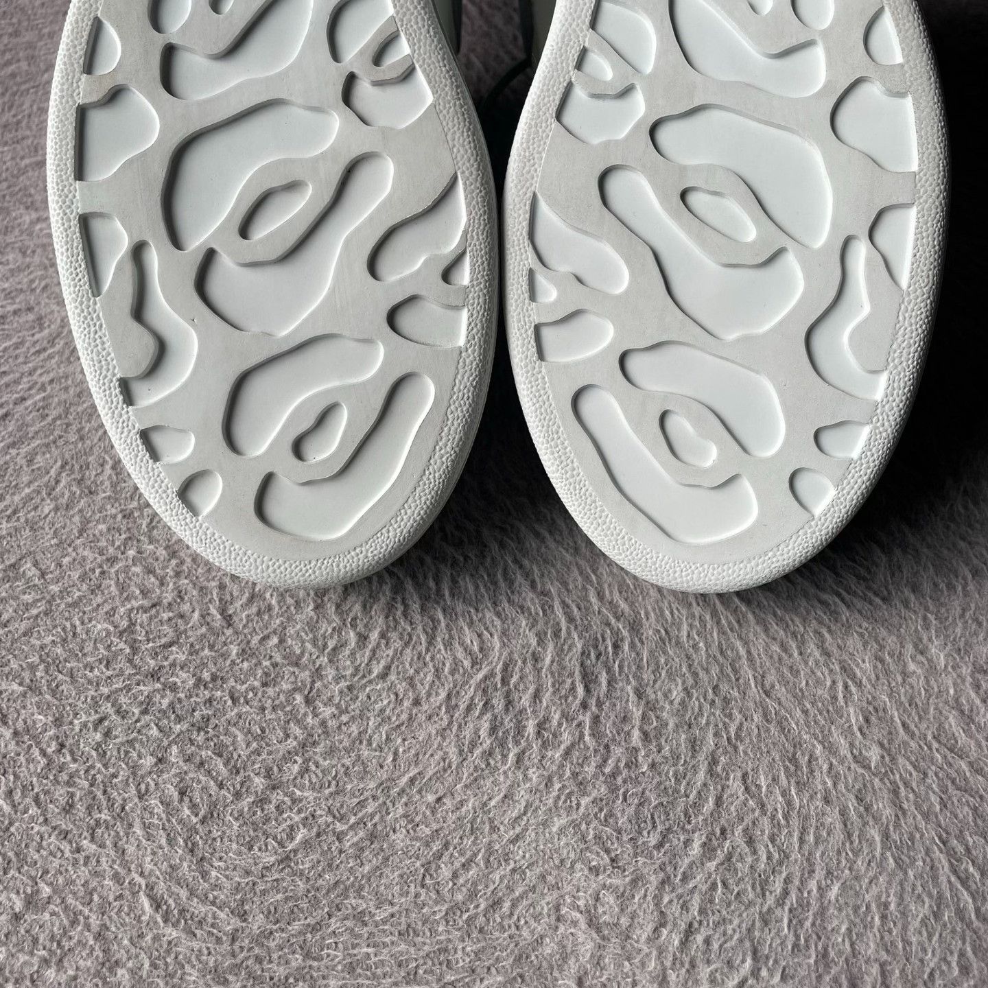 Alexander McQueen Alexander McQueen White Lowtop Sneakers 36 Women Size US 6 / IT 36 - 6 Thumbnail