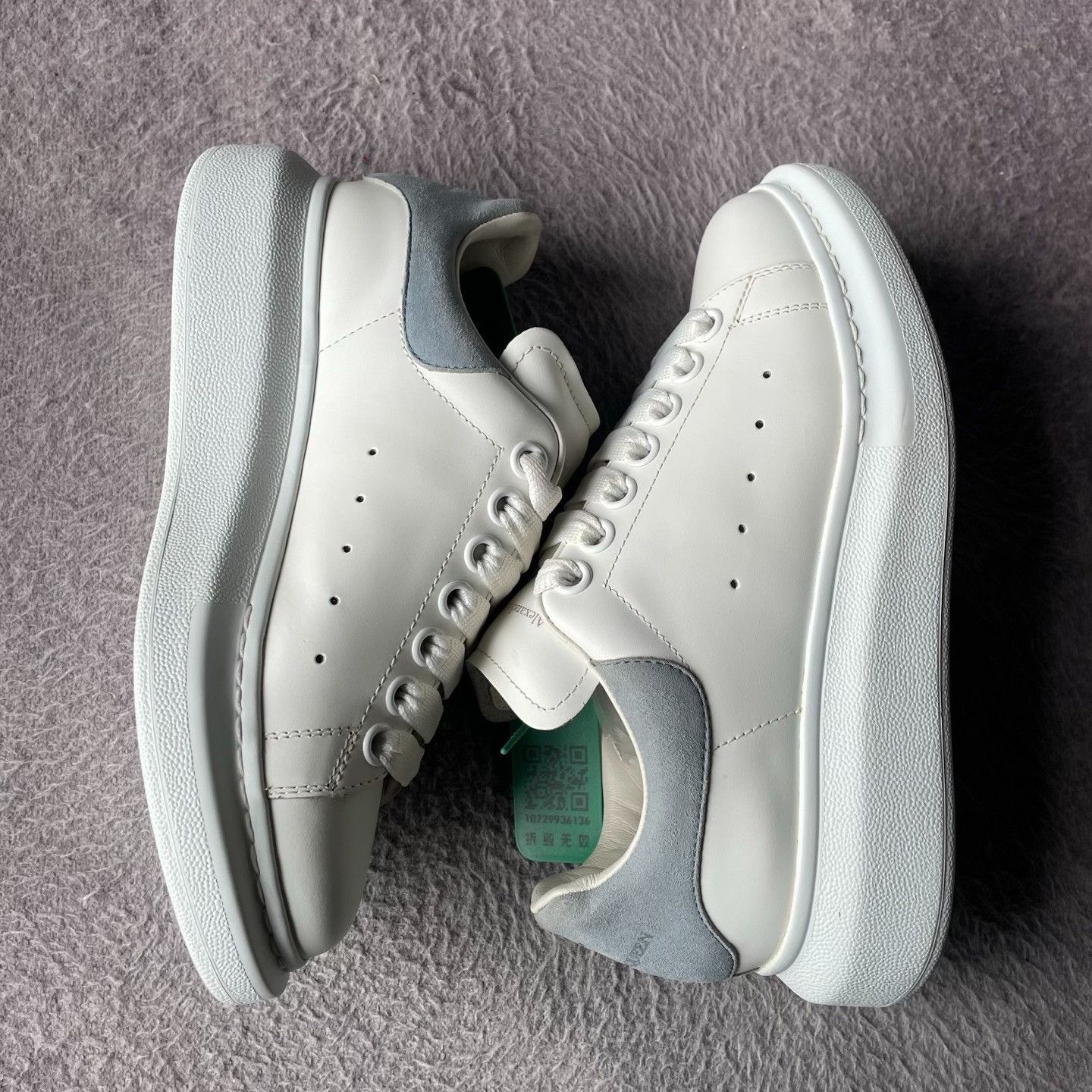 Alexander McQueen Alexander McQueen White Lowtop Sneakers 36 Women Size US 6 / IT 36 - 9 Thumbnail